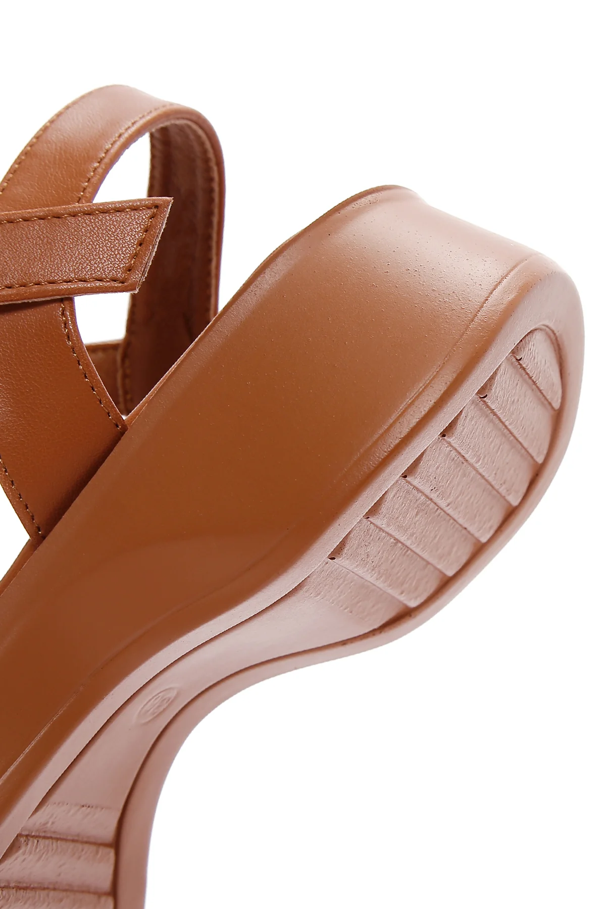 Kadın Camel Bilekten Bantlı Kalın Tabanlı Comfort Sandalet - Image 7