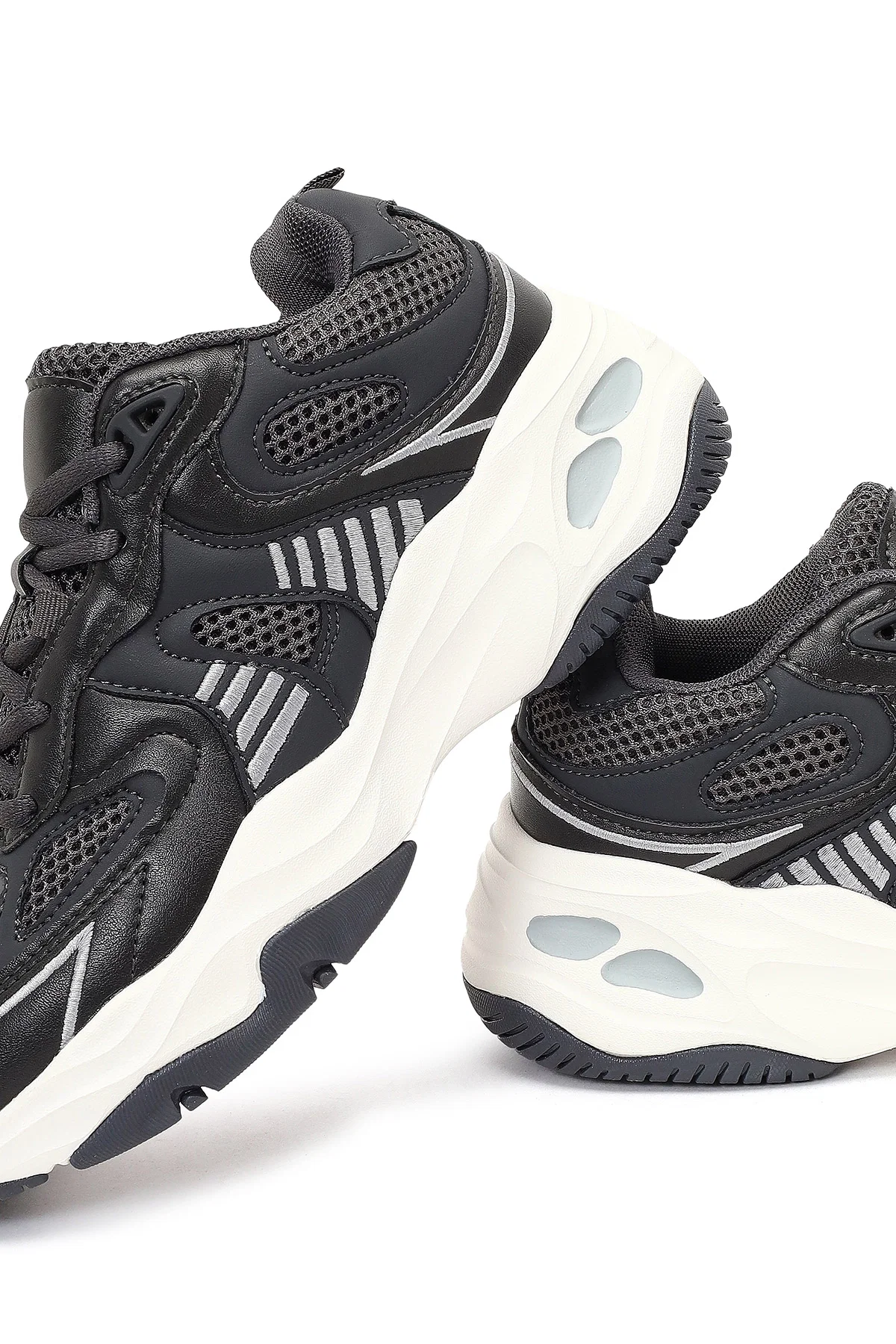 Kadın Gri Bağcıklı Kalın Tabanlı Sneaker - Image 10