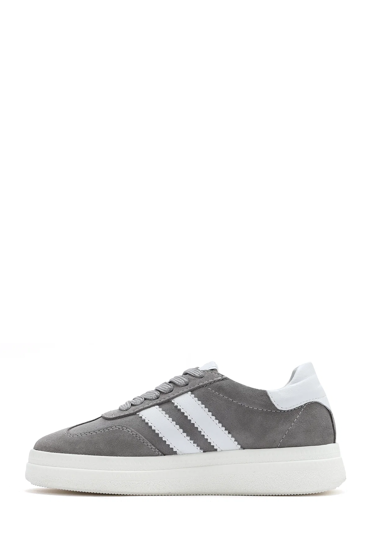 Kadın Gri Bağcıklı Kalın Tabanlı Süet Deri Sneaker - Image 2