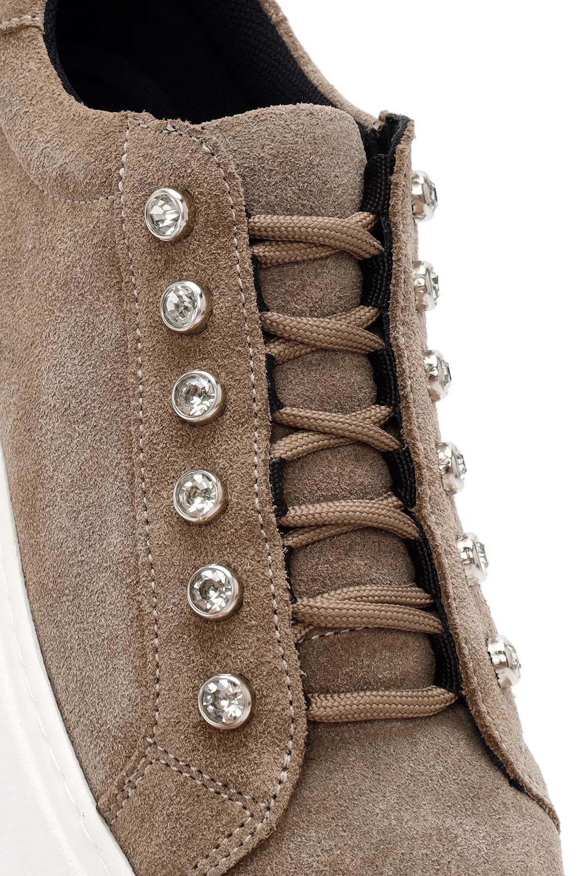 Kadın Gri Bağcıklı Taş Detaylı Süet Deri Sneaker - Image 10