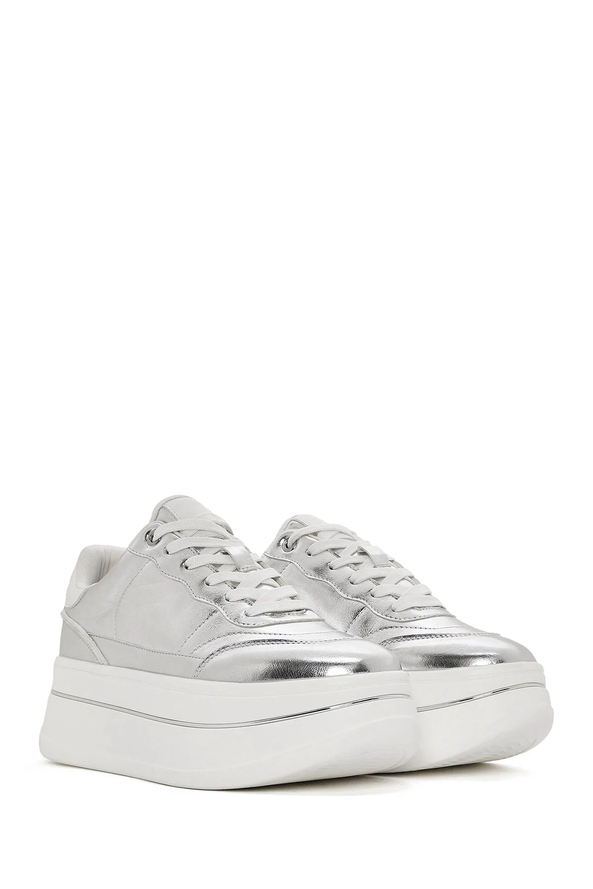 Kadın Gümüş Bağcıklı Kalın Tabanlı Metalik Sneaker - Image 3