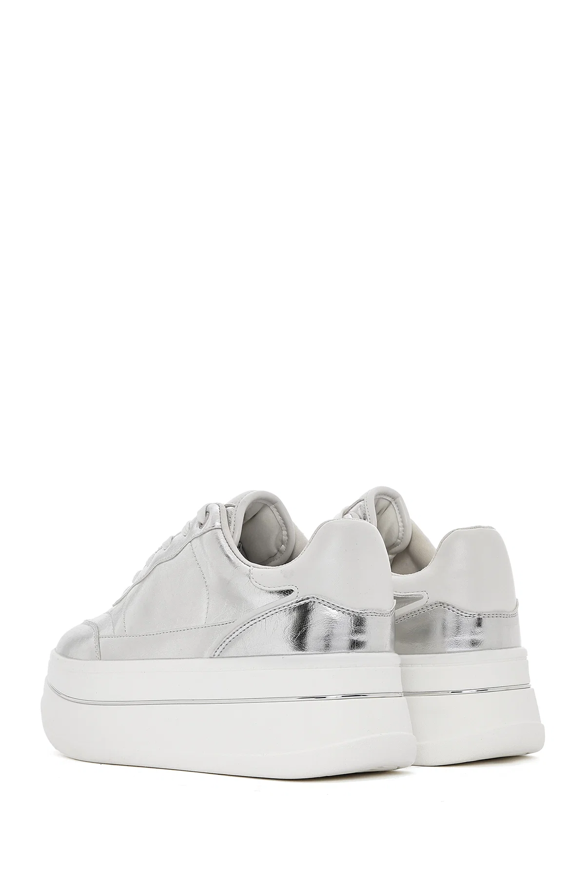 Kadın Gümüş Bağcıklı Kalın Tabanlı Metalik Sneaker - Image 5