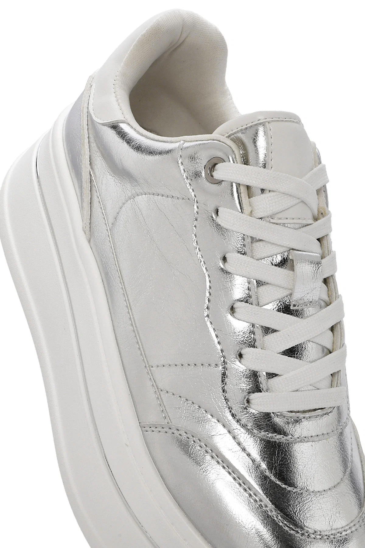 Kadın Gümüş Bağcıklı Kalın Tabanlı Metalik Sneaker - Image 9
