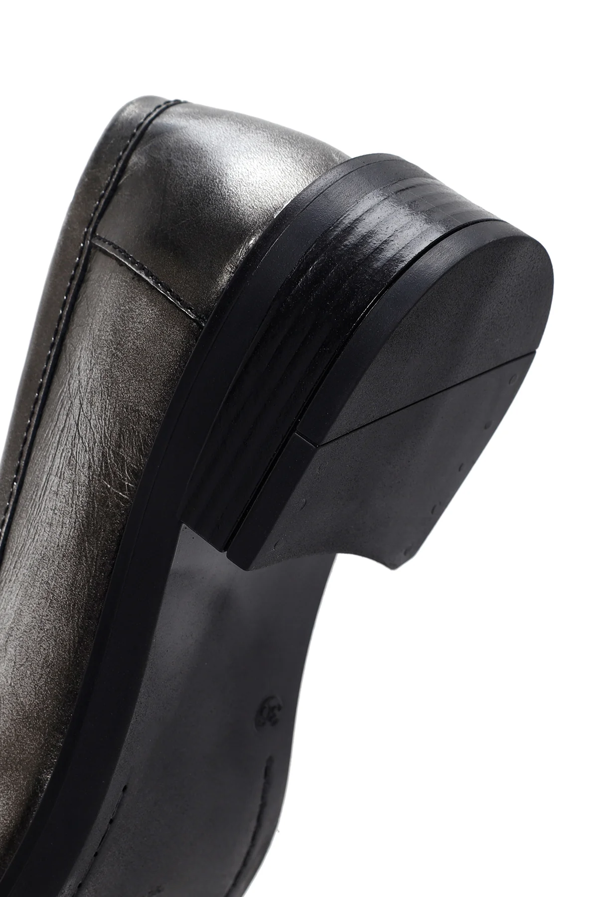 Kadın Gümüş Deri Püsküllü Maskülen Loafer - Image 8