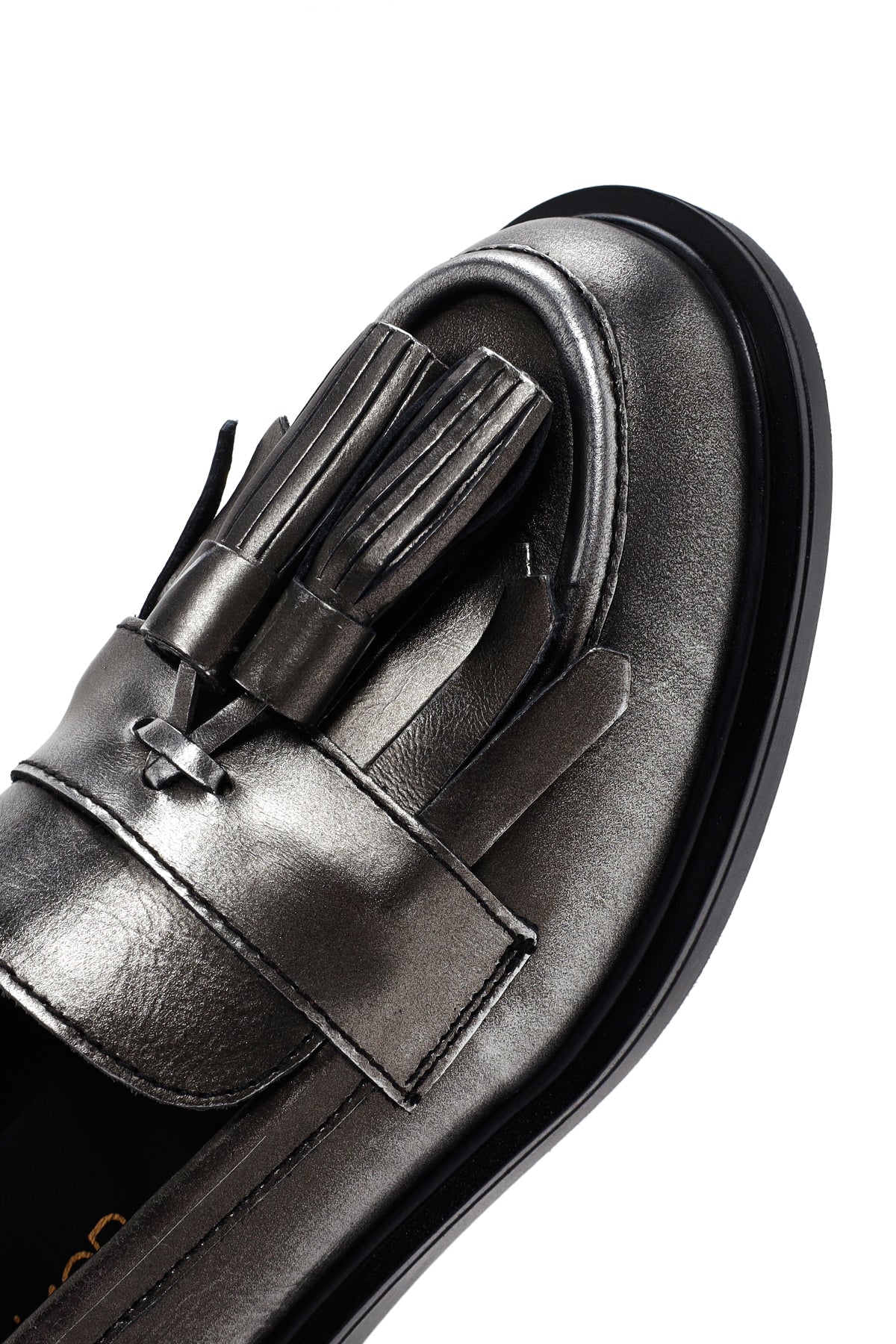 Kadın Gümüş Deri Püsküllü Maskülen Loafer - Image 9