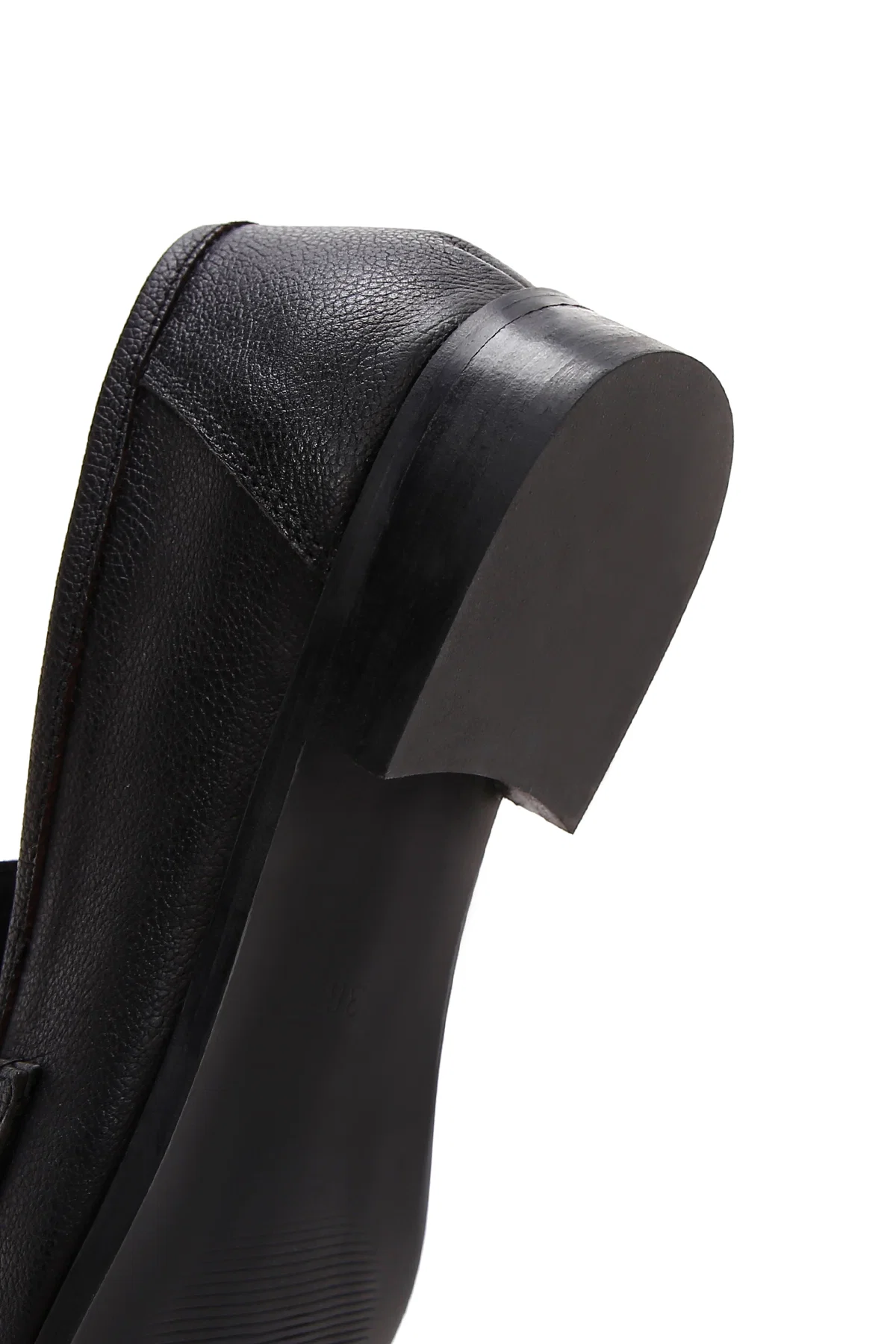 Kadın Siyah Aksesuar Detaylı Deri Maskülen Loafer - Image 8