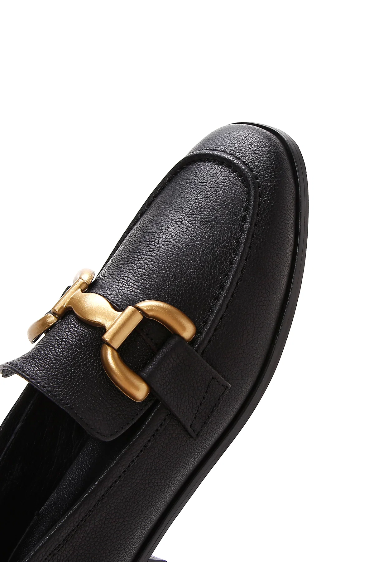Kadın Siyah Aksesuar Detaylı Deri Maskülen Loafer - Image 9