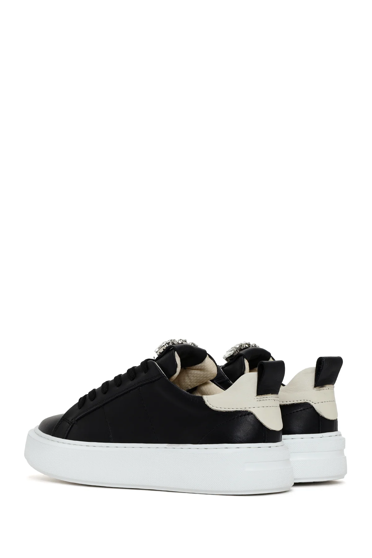 Kadın Siyah Bağcıklı Aksesuar Detaylı Deri Sneaker - Image 6