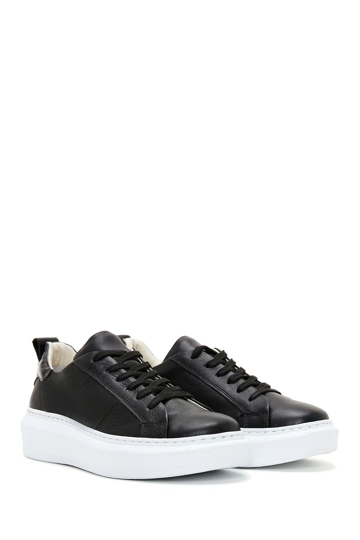 Kadın Siyah Bağcıklı Deri Sneaker - Image 3