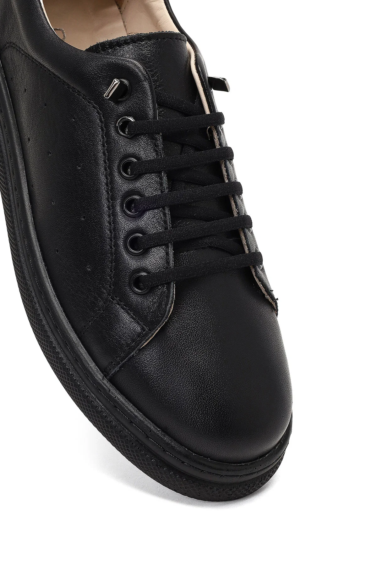 Kadın Siyah Bağcıklı Deri Sneaker - Image 9