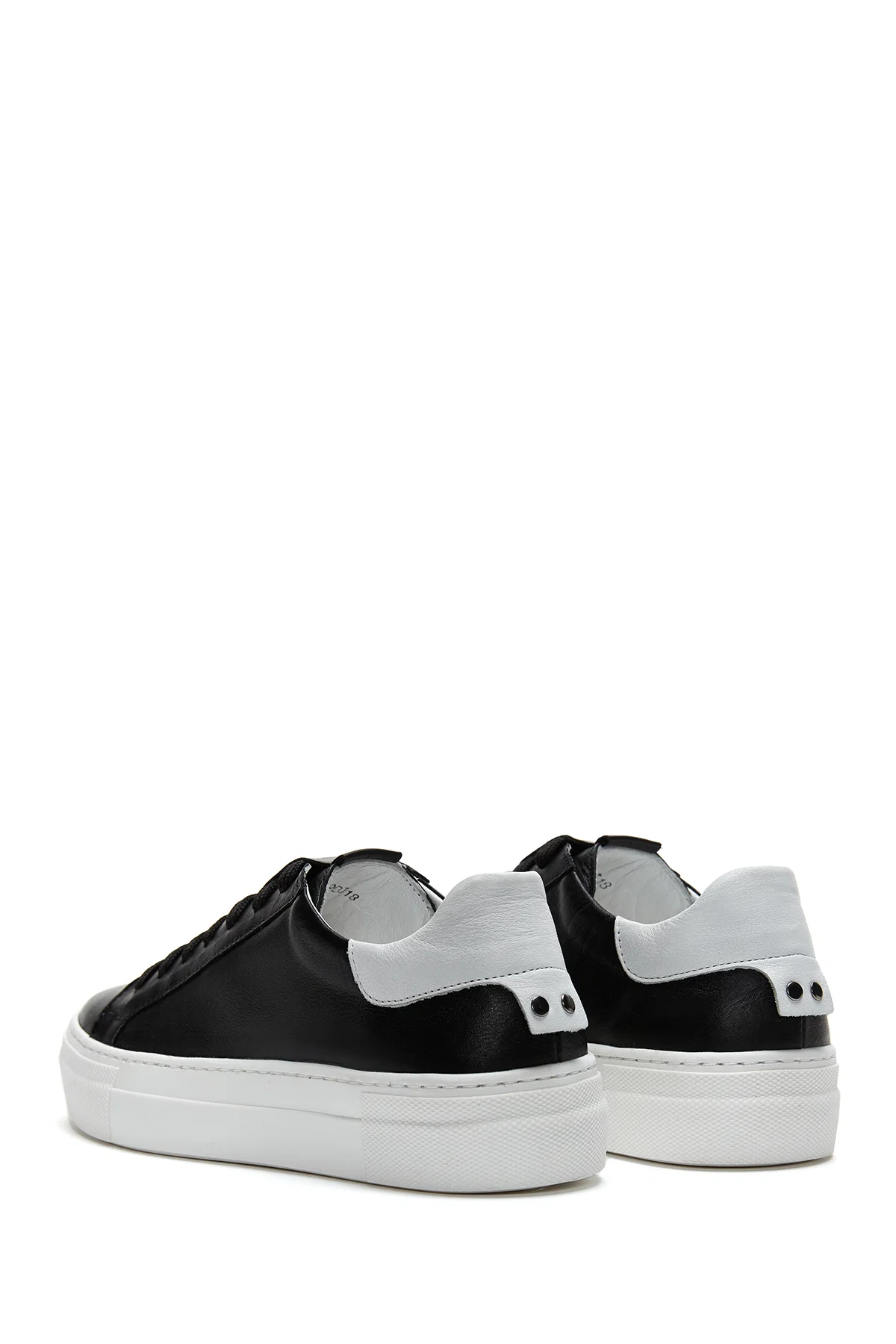 Kadın Siyah Bağcıklı Deri Sneaker - Image 5