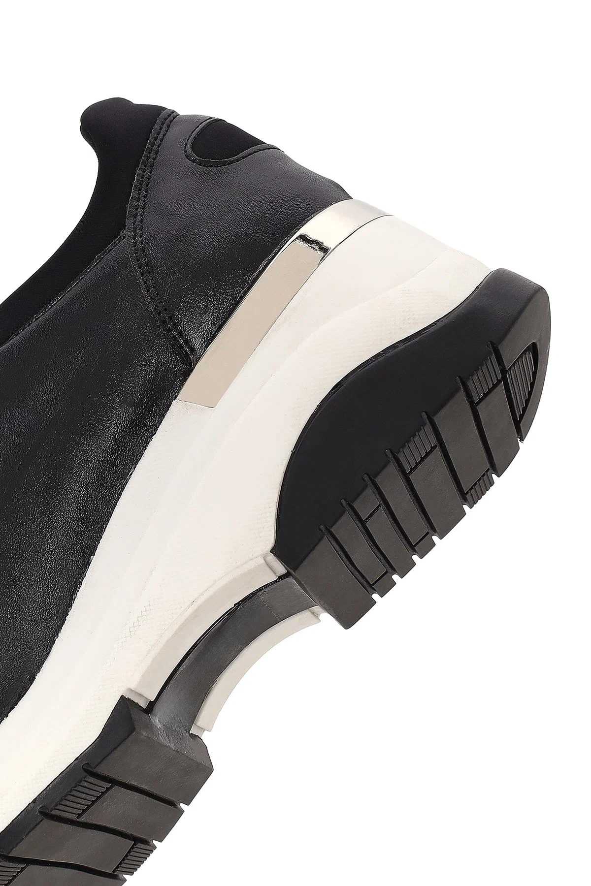 Kadın Siyah Bağcıklı Dolgu Topuklu Sneaker - Image 9