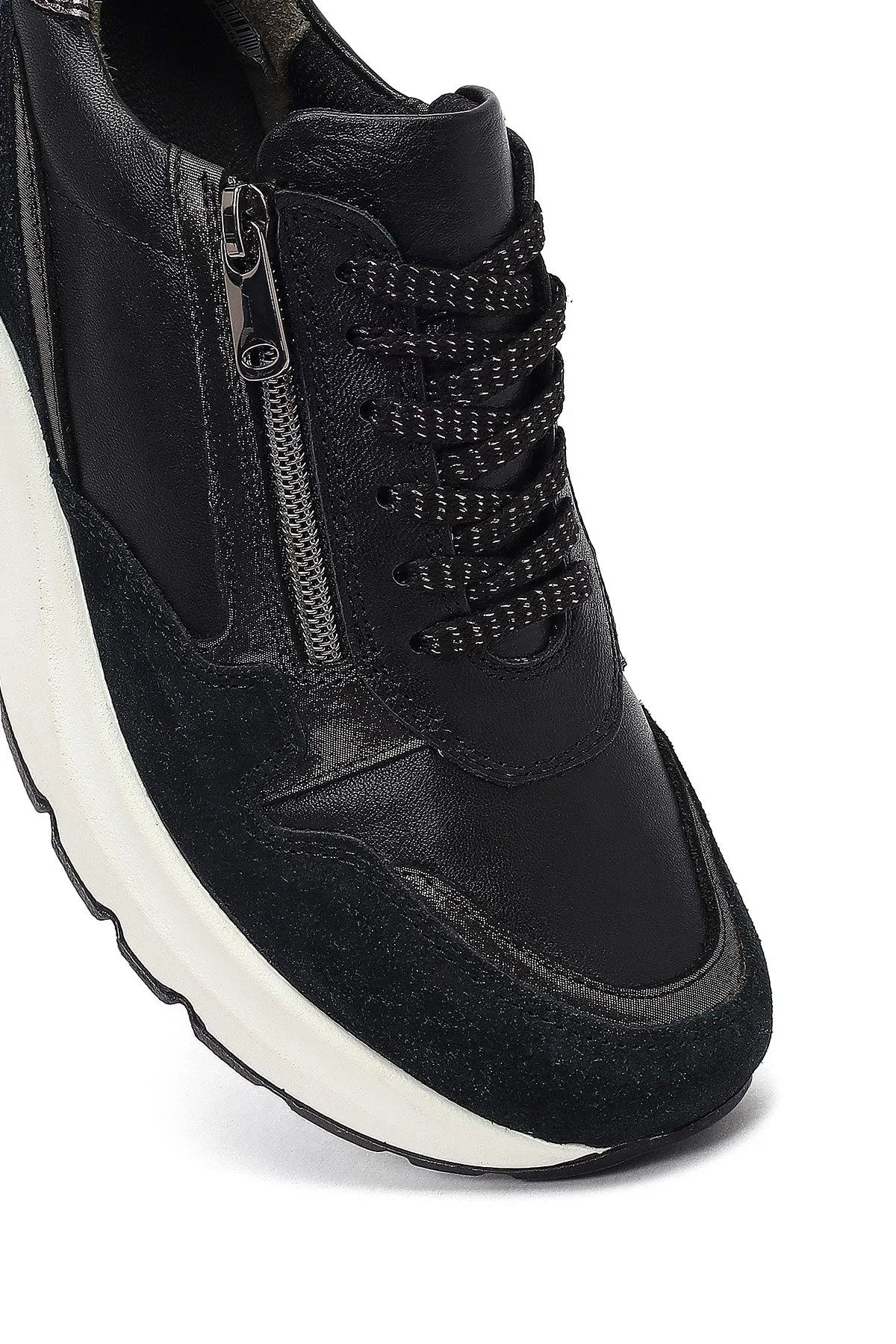 Kadın Siyah Bağcıklı Fermuar Detaylı Dolgu Topuklu Deri Sneaker - Image 10