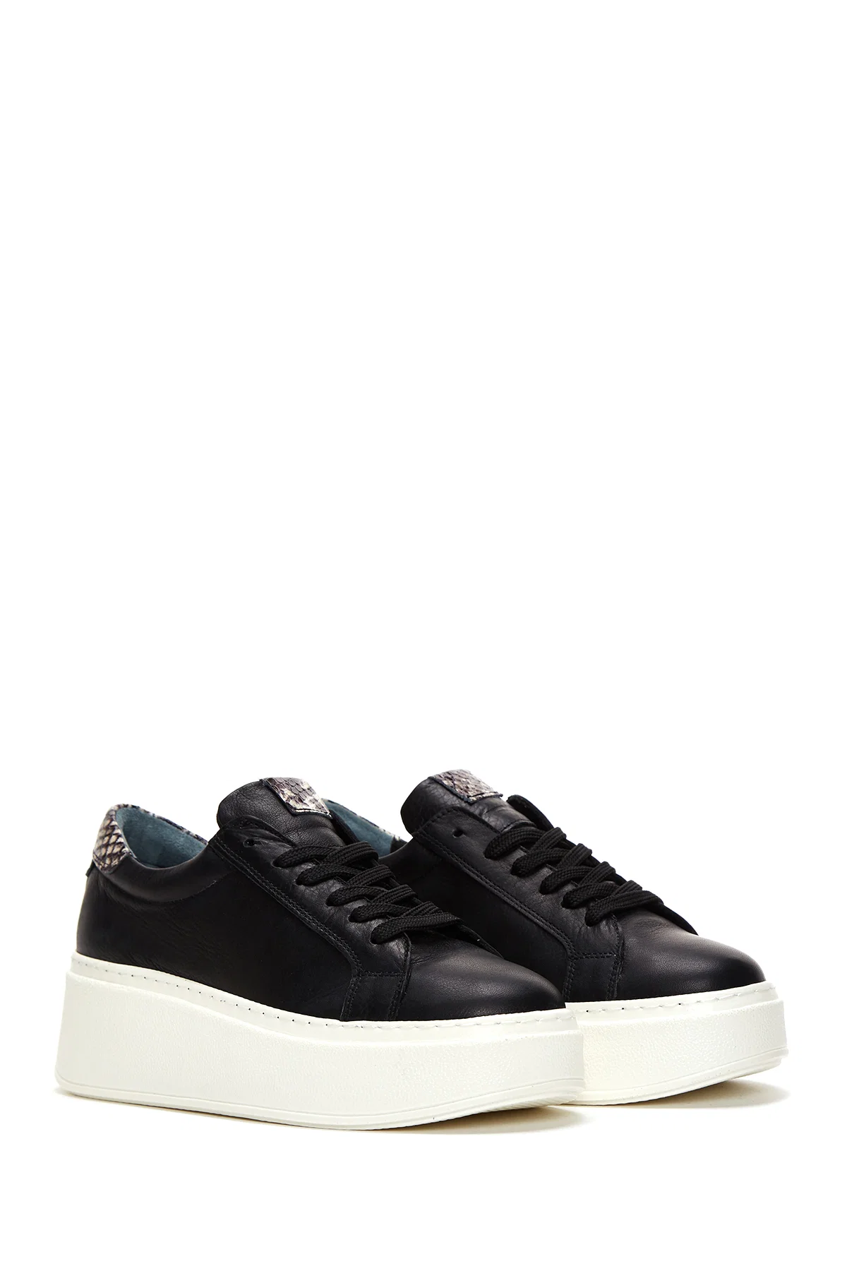 Kadın Siyah Bağcıklı Kalın Taban Deri Sneaker - Image 3
