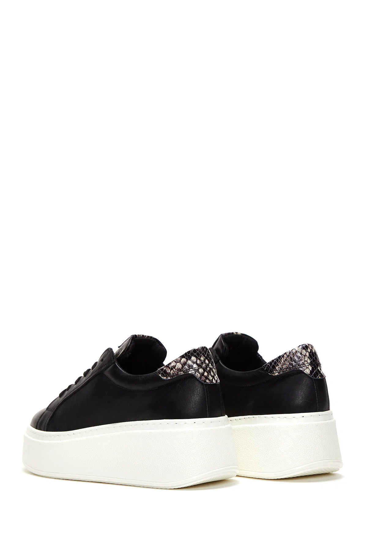 Kadın Siyah Bağcıklı Kalın Taban Deri Sneaker - Image 5