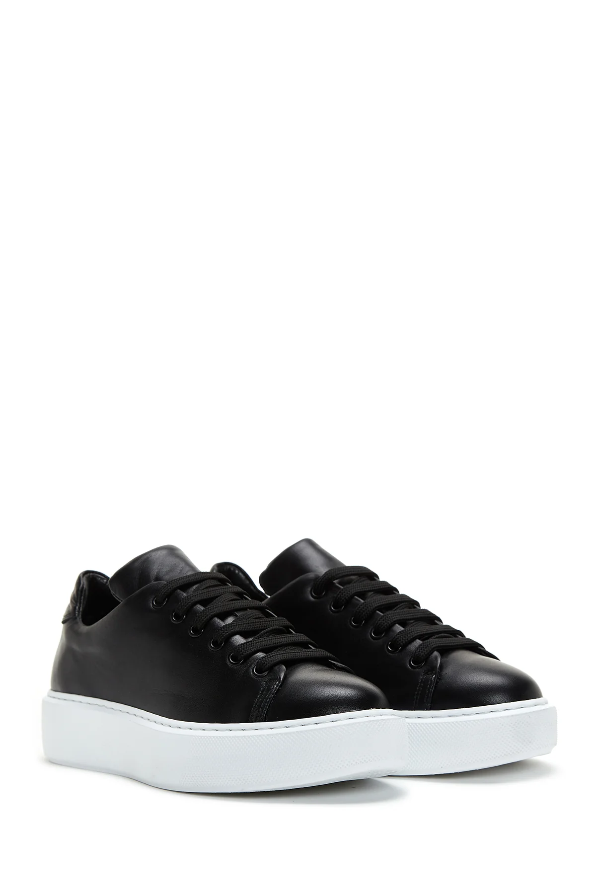 Kadın Siyah Bağcıklı Kalın Tabanlı Deri Sneaker - Image 3