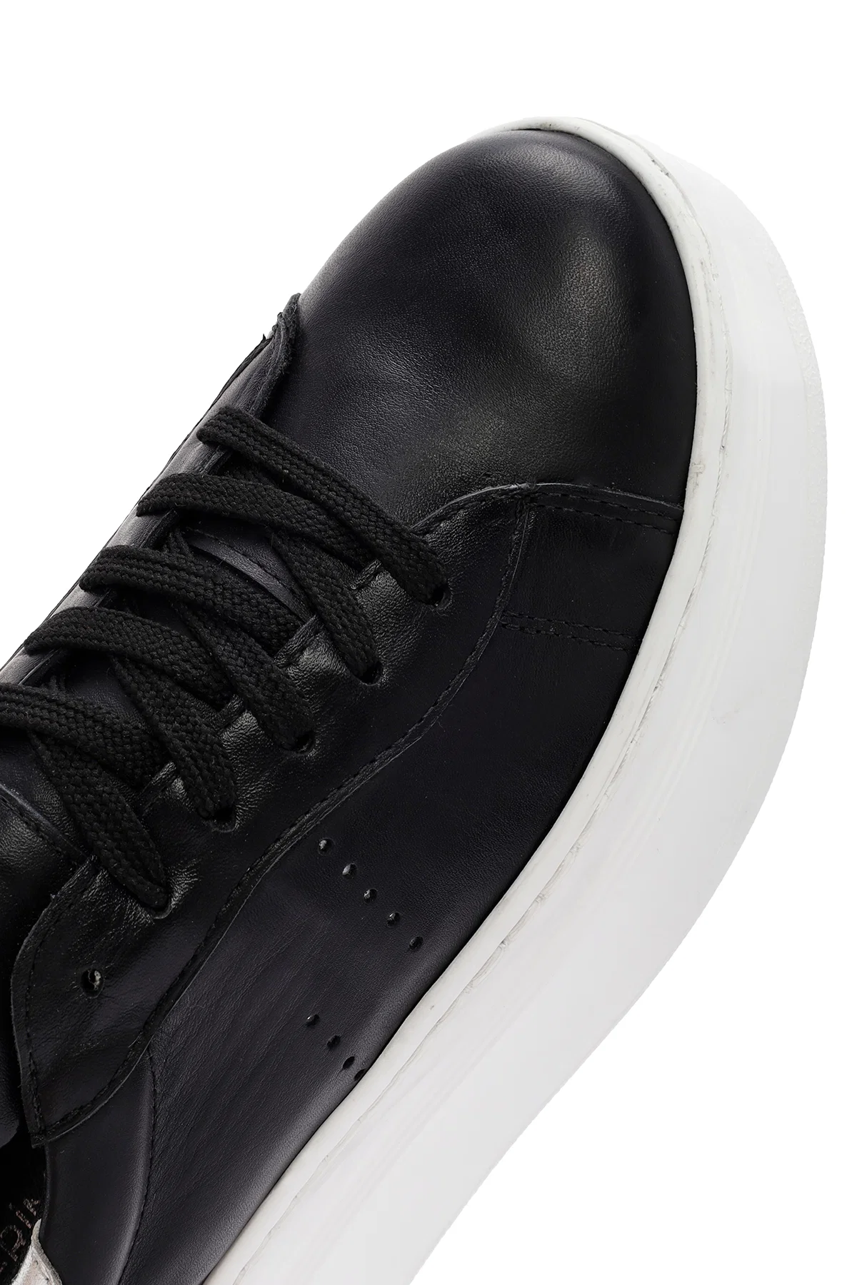 Kadın Siyah Bağcıklı Kalın Tabanlı Deri Sneaker - Image 11