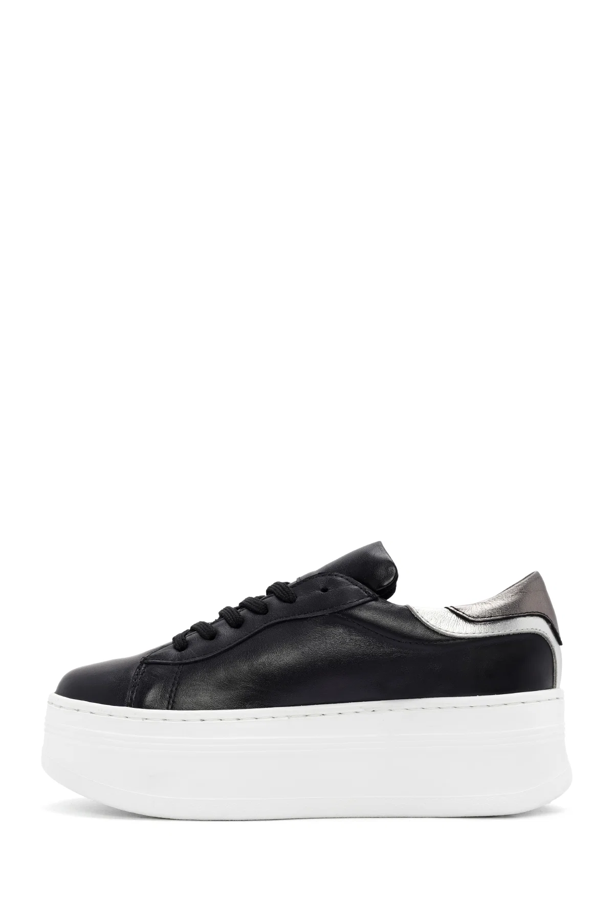 Kadın Siyah Bağcıklı Kalın Tabanlı Deri Sneaker - Image 2