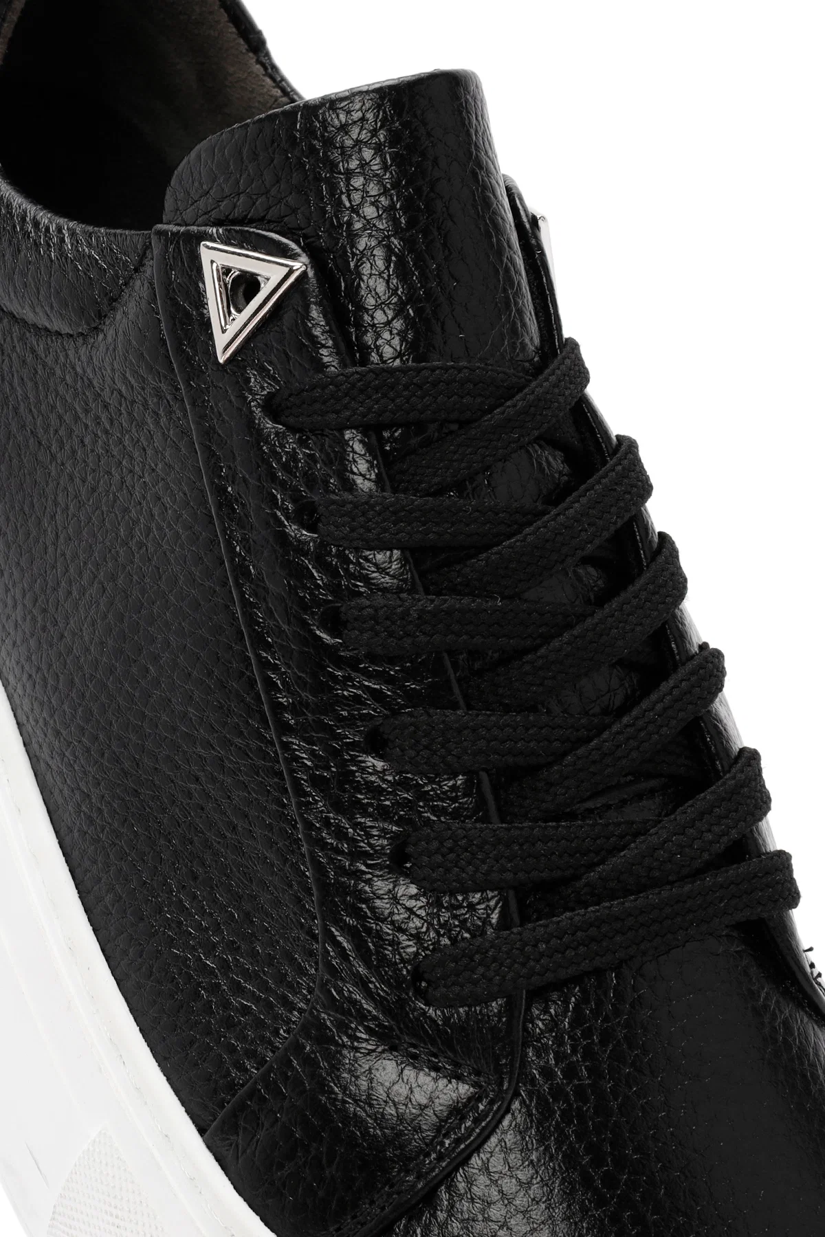 Kadın Siyah Bağcıklı Kalın Tabanlı Deri Sneaker - Image 9