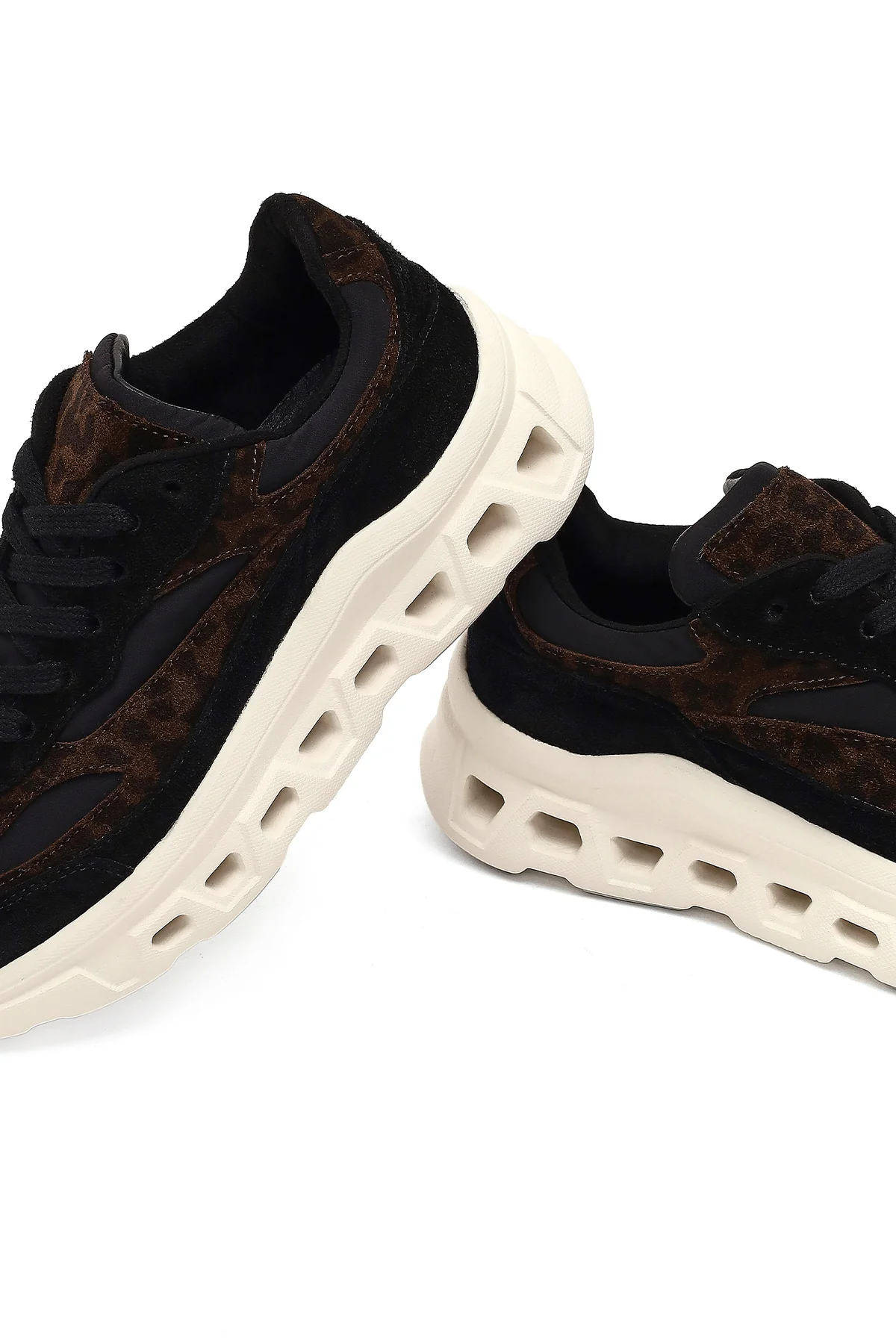 Kadın Siyah Bağcıklı Kalın Tabanlı Deri Sneaker - Image 11
