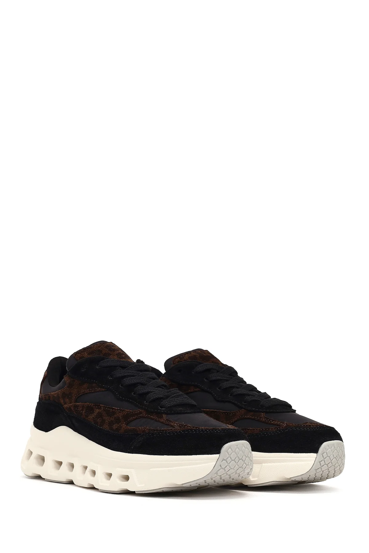 Kadın Siyah Bağcıklı Kalın Tabanlı Deri Sneaker - Image 3
