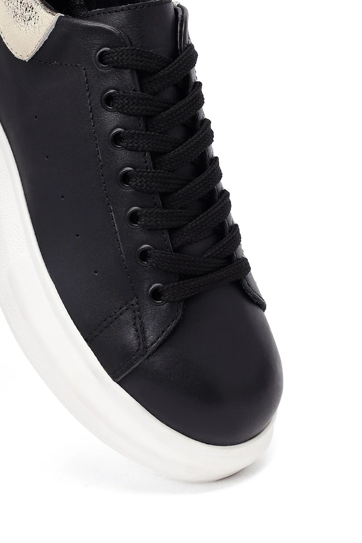 Kadın Siyah Bağcıklı Kalın Tabanlı Deri Sneaker - Image 8