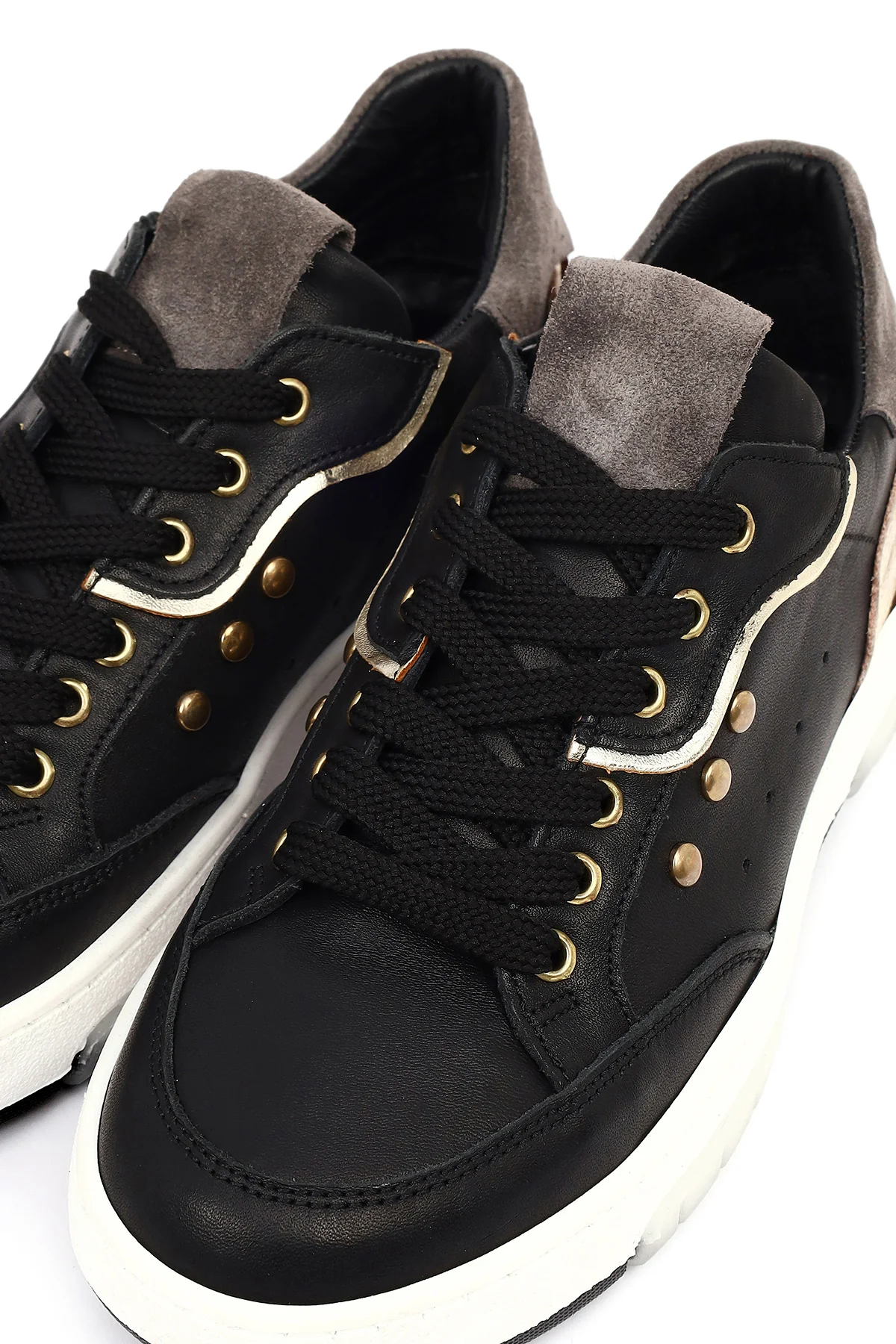 Kadın Siyah Bağcıklı Kalın Tabanlı Deri Sneaker - Image 10