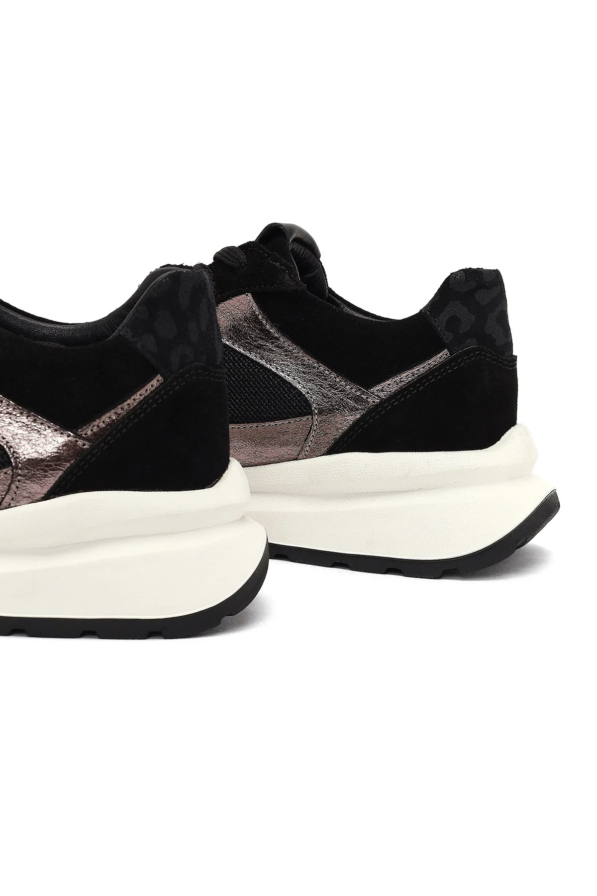 Kadın Siyah Bağcıklı Kalın Tabanlı Deri Sneaker - Image 11