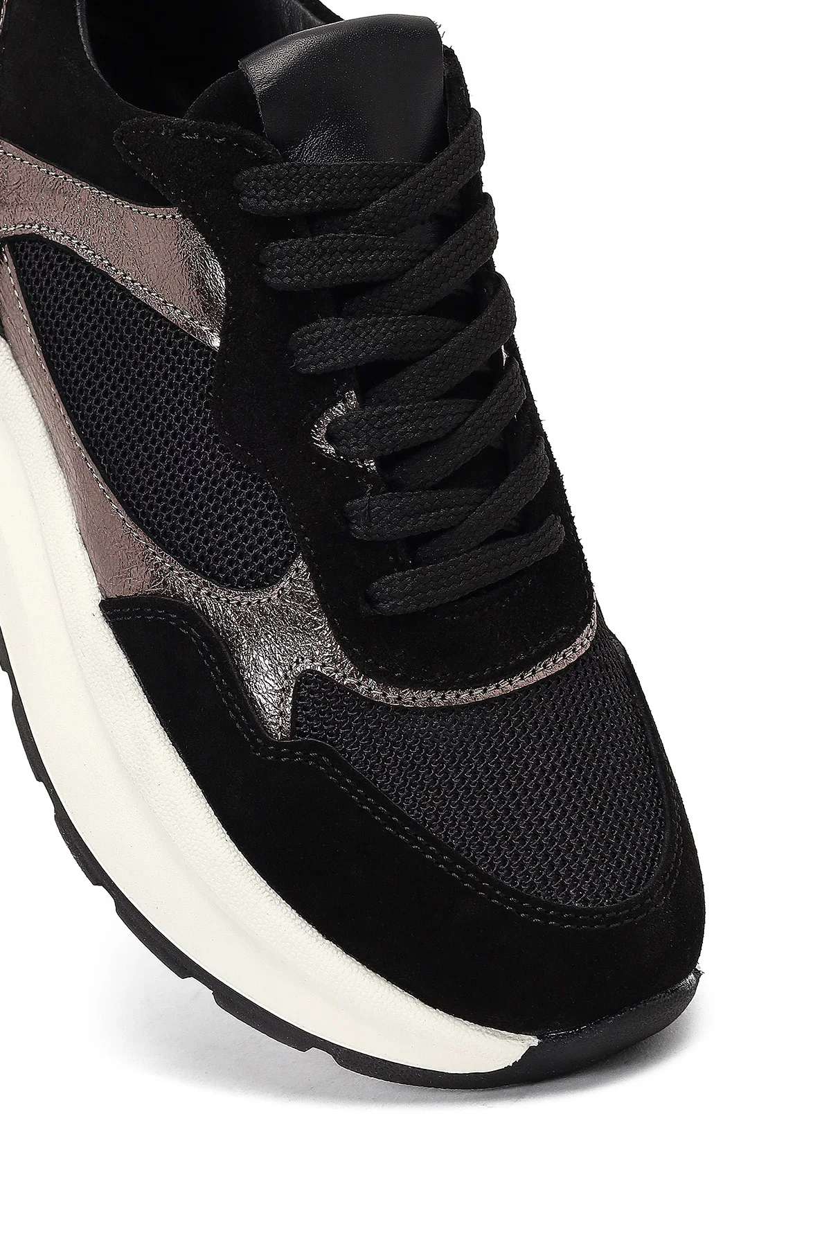 Kadın Siyah Bağcıklı Kalın Tabanlı Deri Sneaker - Image 9