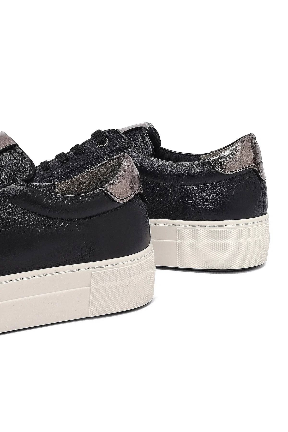 Kadın Siyah Bağcıklı Kalın Tabanlı Deri Sneaker - Image 11