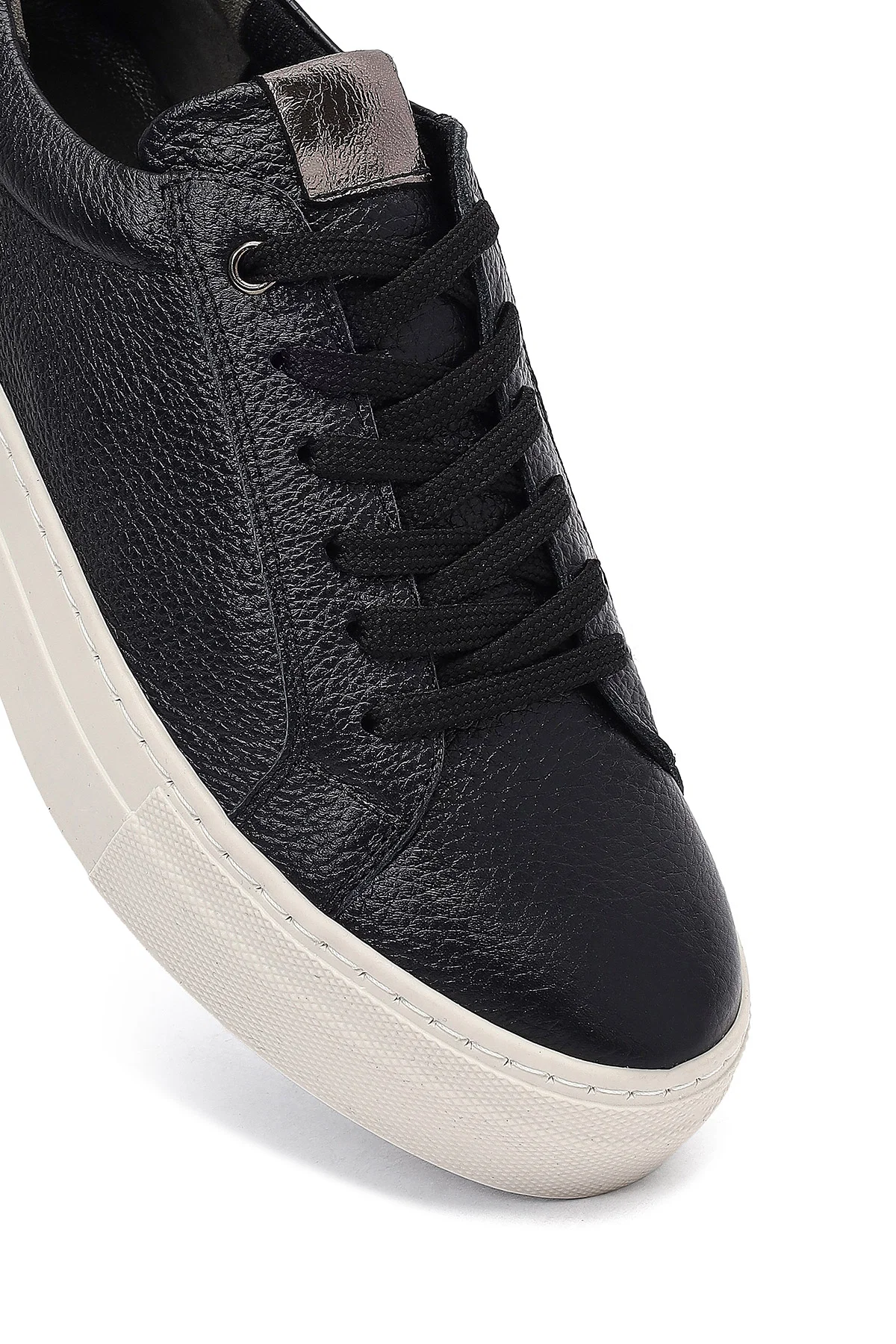 Kadın Siyah Bağcıklı Kalın Tabanlı Deri Sneaker - Image 8