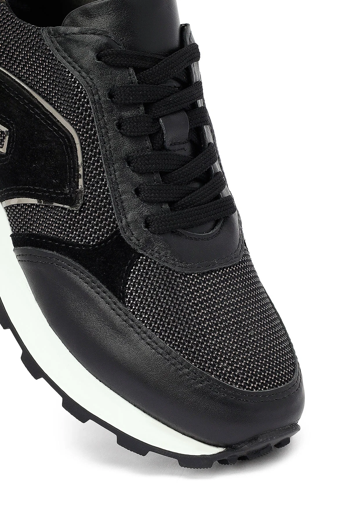 Kadın Siyah Bağcıklı Kalın Tabanlı Deri Sneaker - Image 9