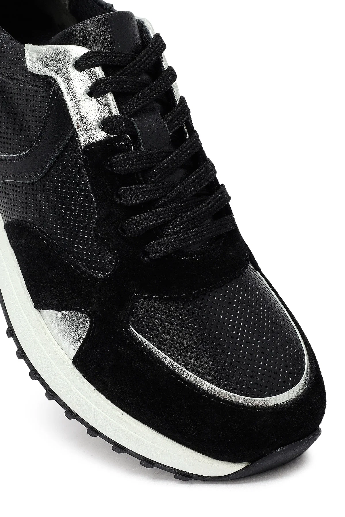 Kadın Siyah Bağcıklı Kalın Tabanlı Deri Sneaker - Image 9