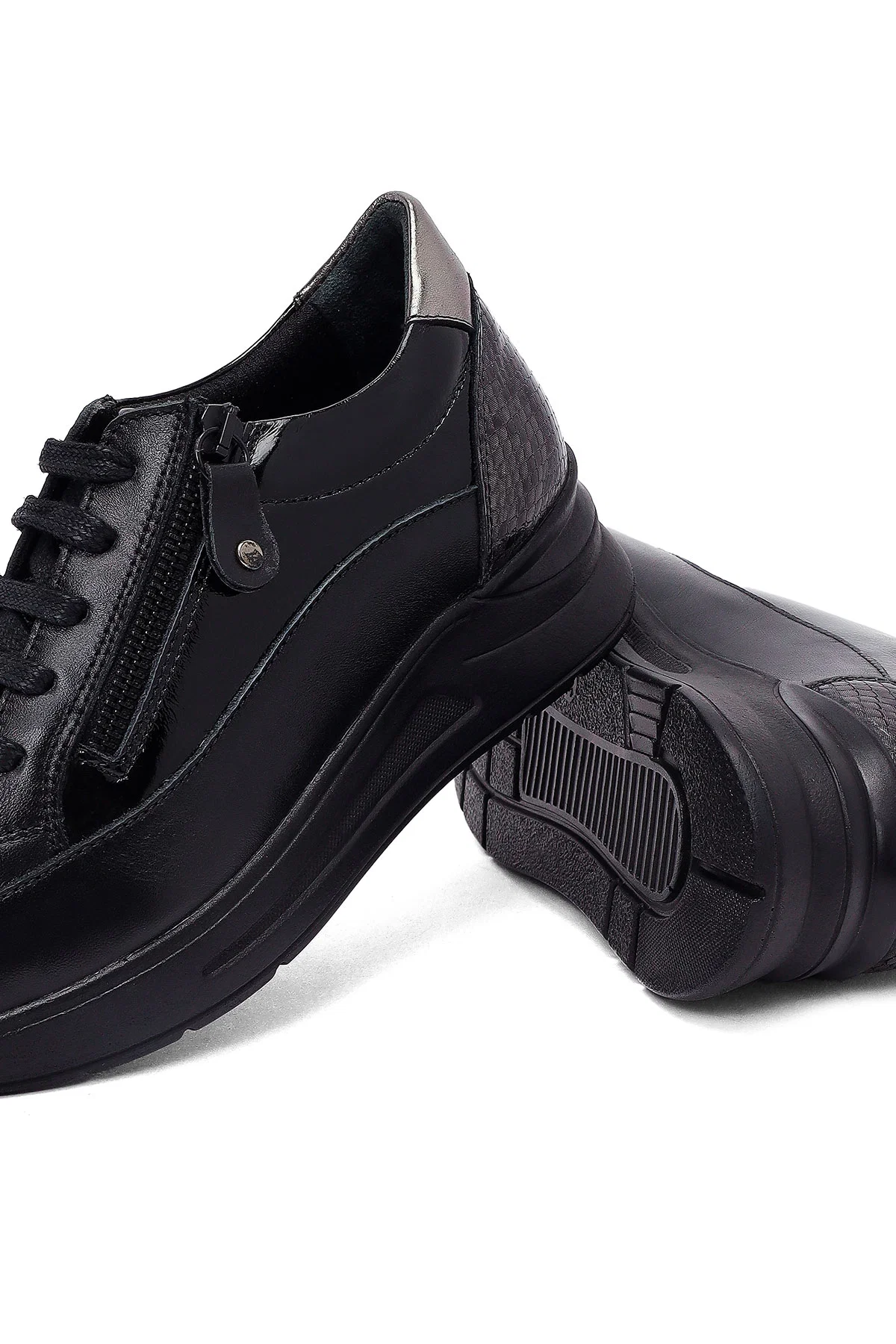 Kadın Siyah Bağcıklı Kalın Tabanlı Deri Sneaker - Image 10
