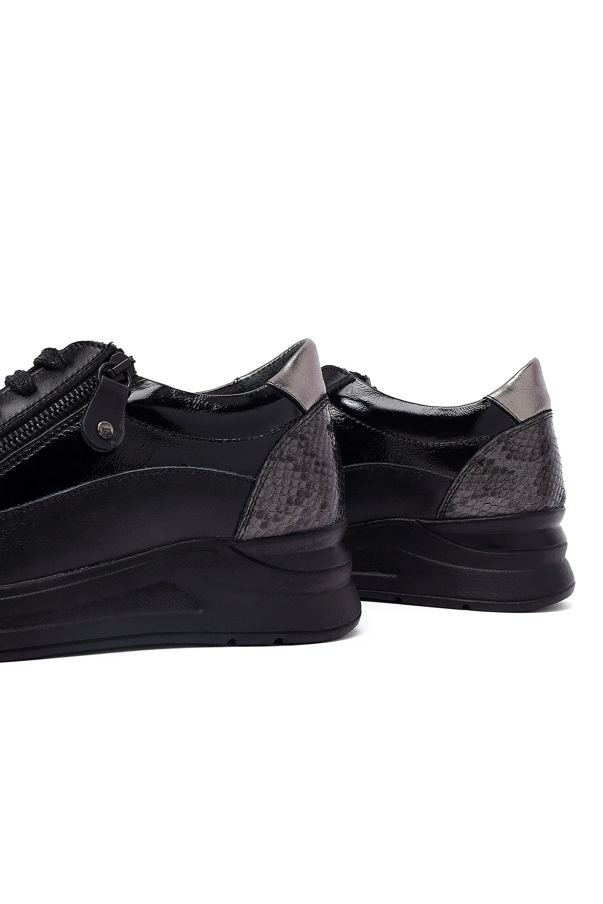 Kadın Siyah Bağcıklı Kalın Tabanlı Deri Sneaker - Image 11
