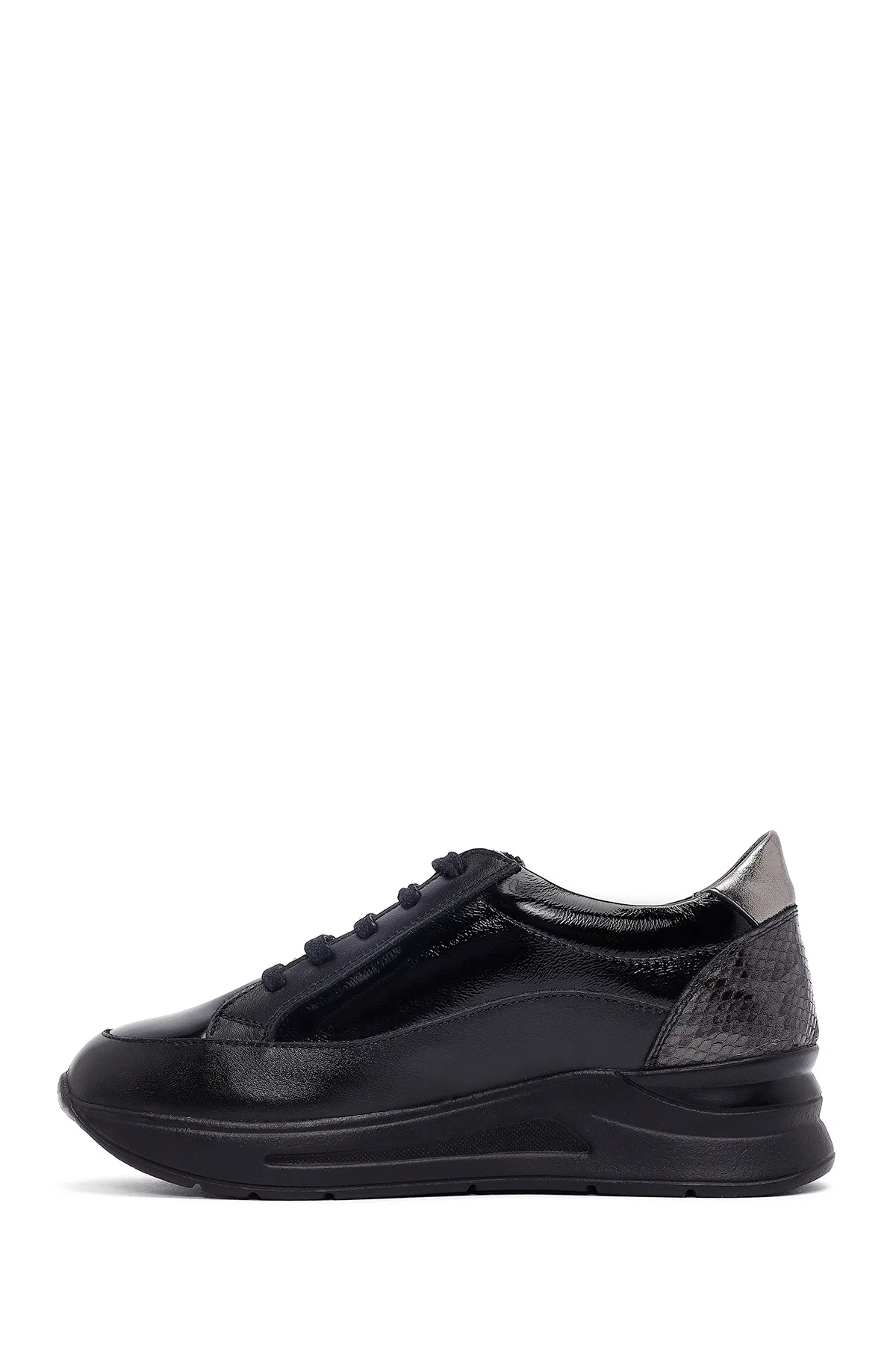 Kadın Siyah Bağcıklı Kalın Tabanlı Deri Sneaker - Image 2
