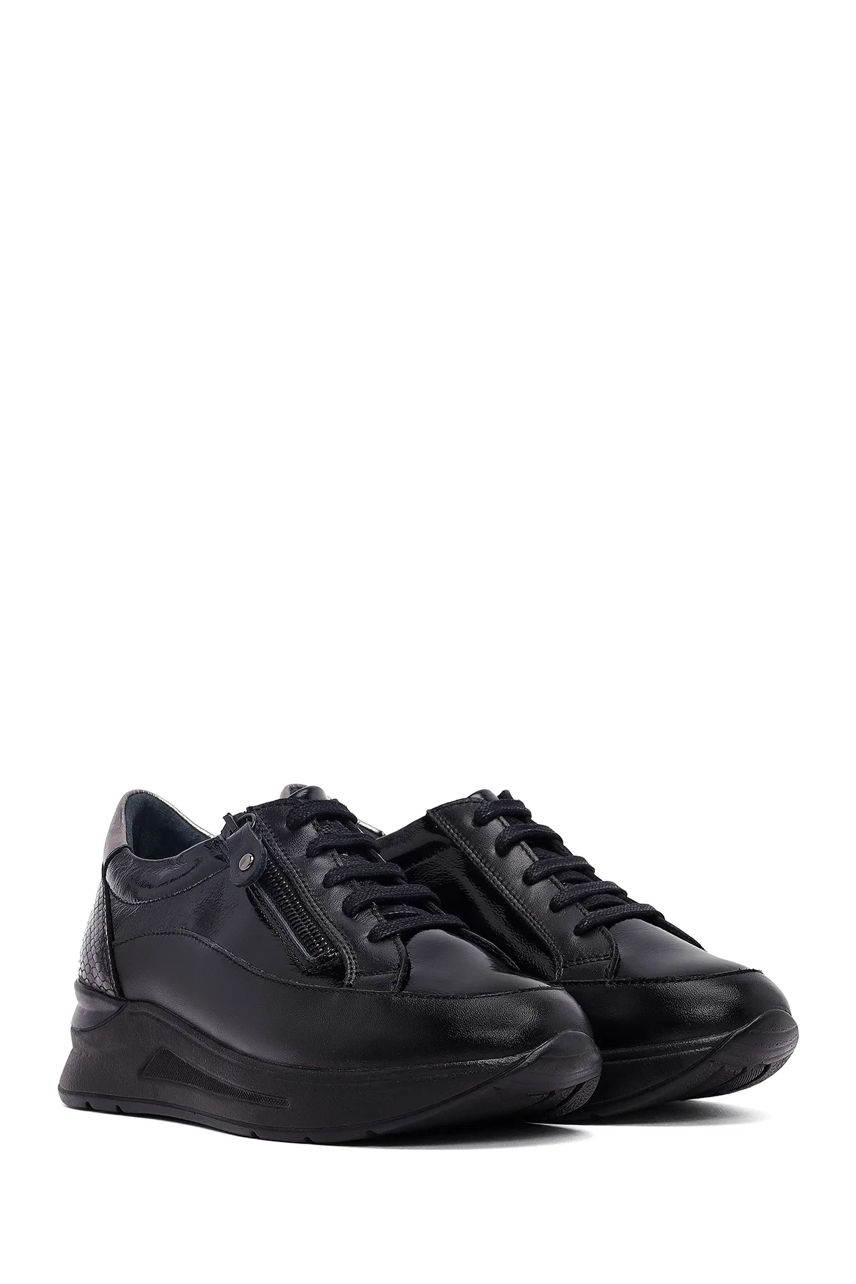 Kadın Siyah Bağcıklı Kalın Tabanlı Deri Sneaker - Image 3
