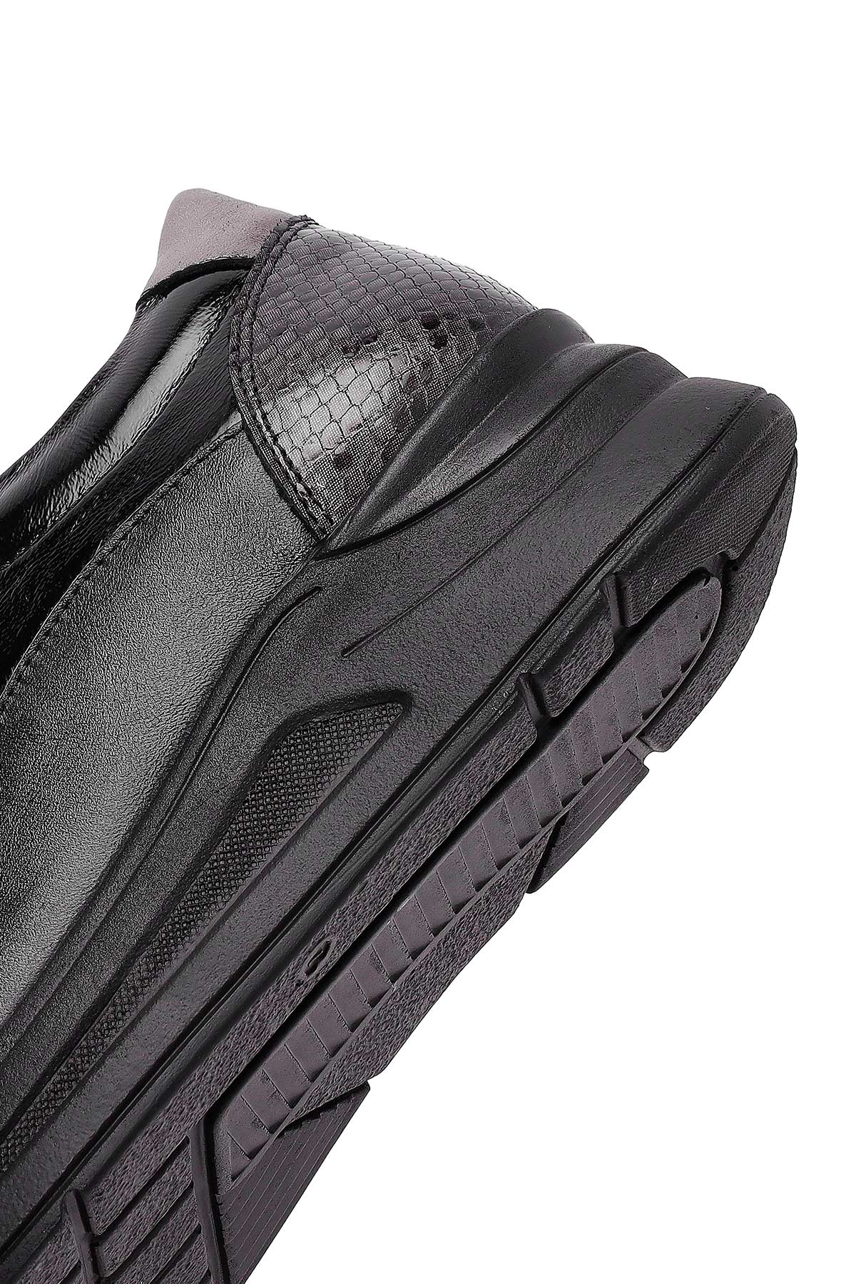 Kadın Siyah Bağcıklı Kalın Tabanlı Deri Sneaker - Image 8