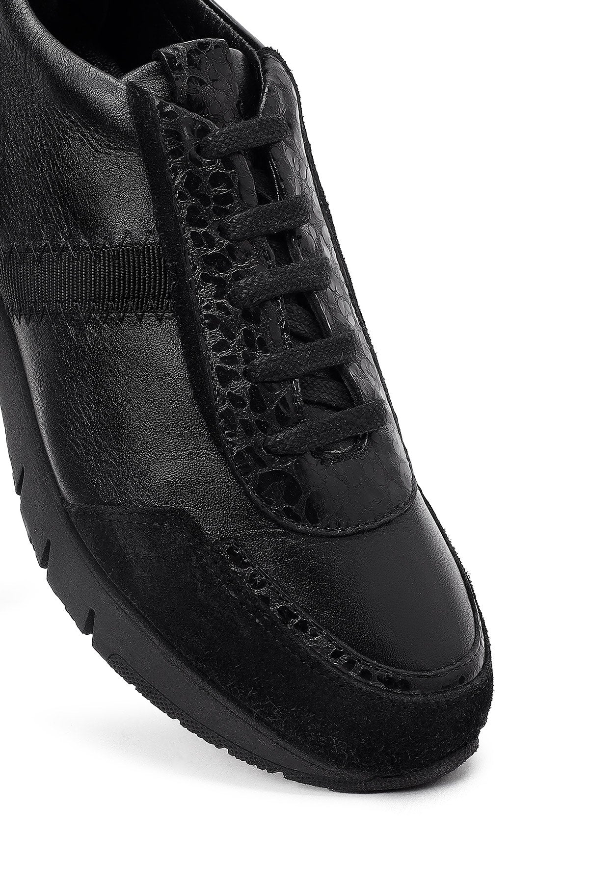 Kadın Siyah Bağcıklı Kalın Tabanlı Deri Sneaker - Image 9