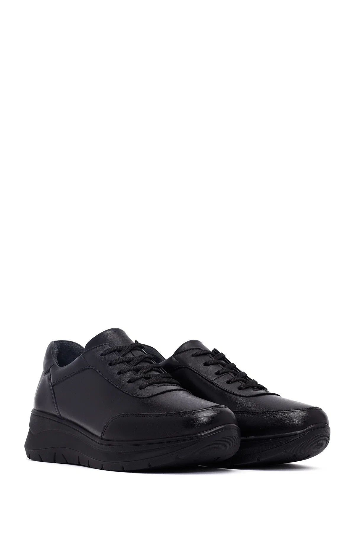 Kadın Siyah Bağcıklı Kalın Tabanlı Deri Sneaker - Image 3