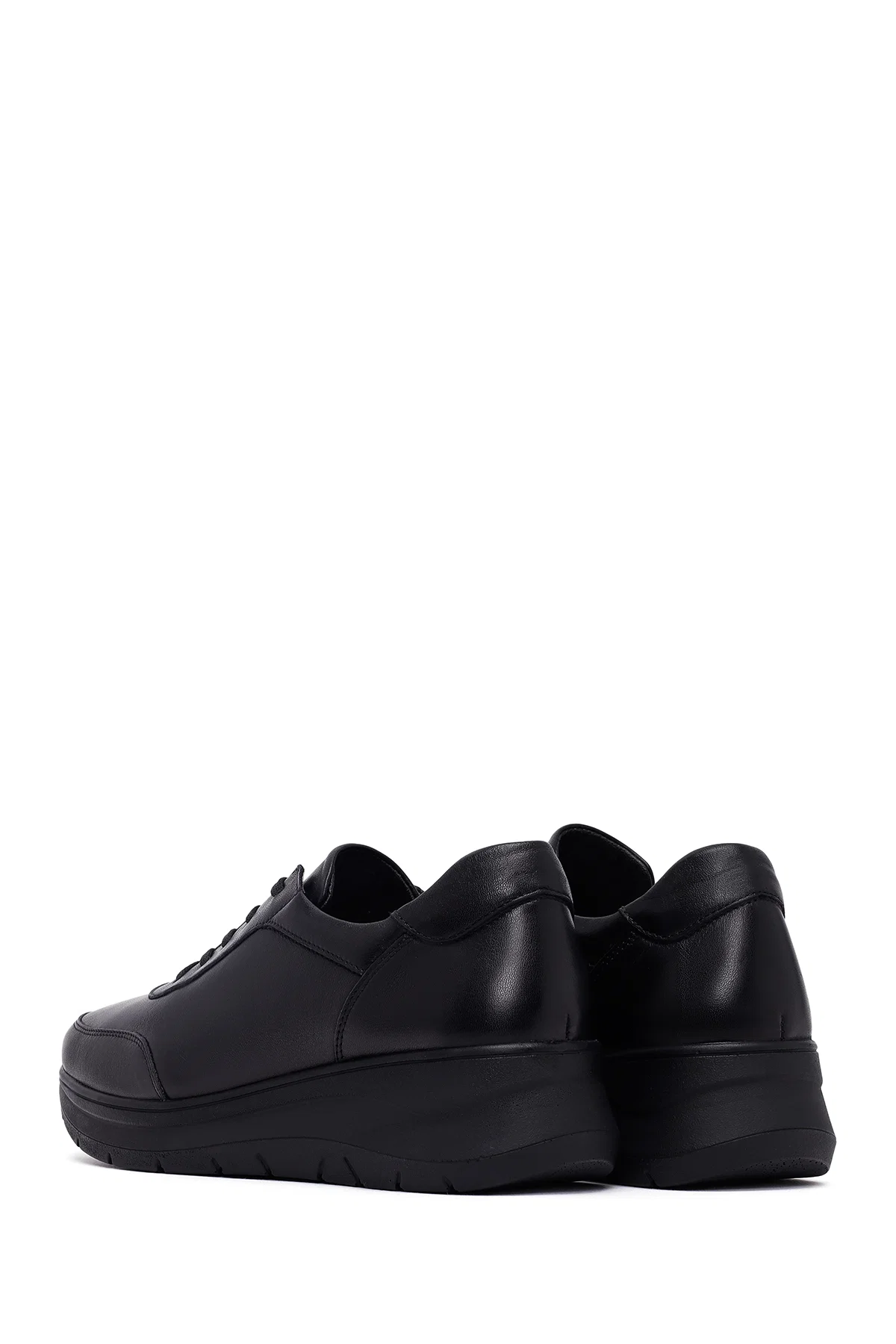 Kadın Siyah Bağcıklı Kalın Tabanlı Deri Sneaker - Image 5