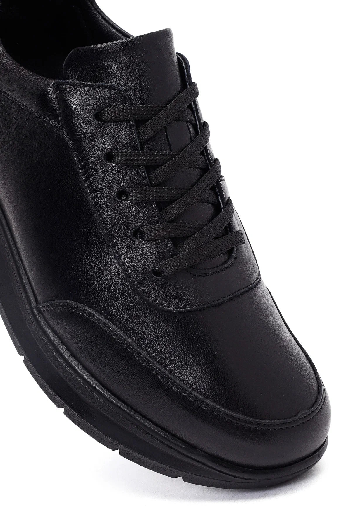 Kadın Siyah Bağcıklı Kalın Tabanlı Deri Sneaker - Image 9