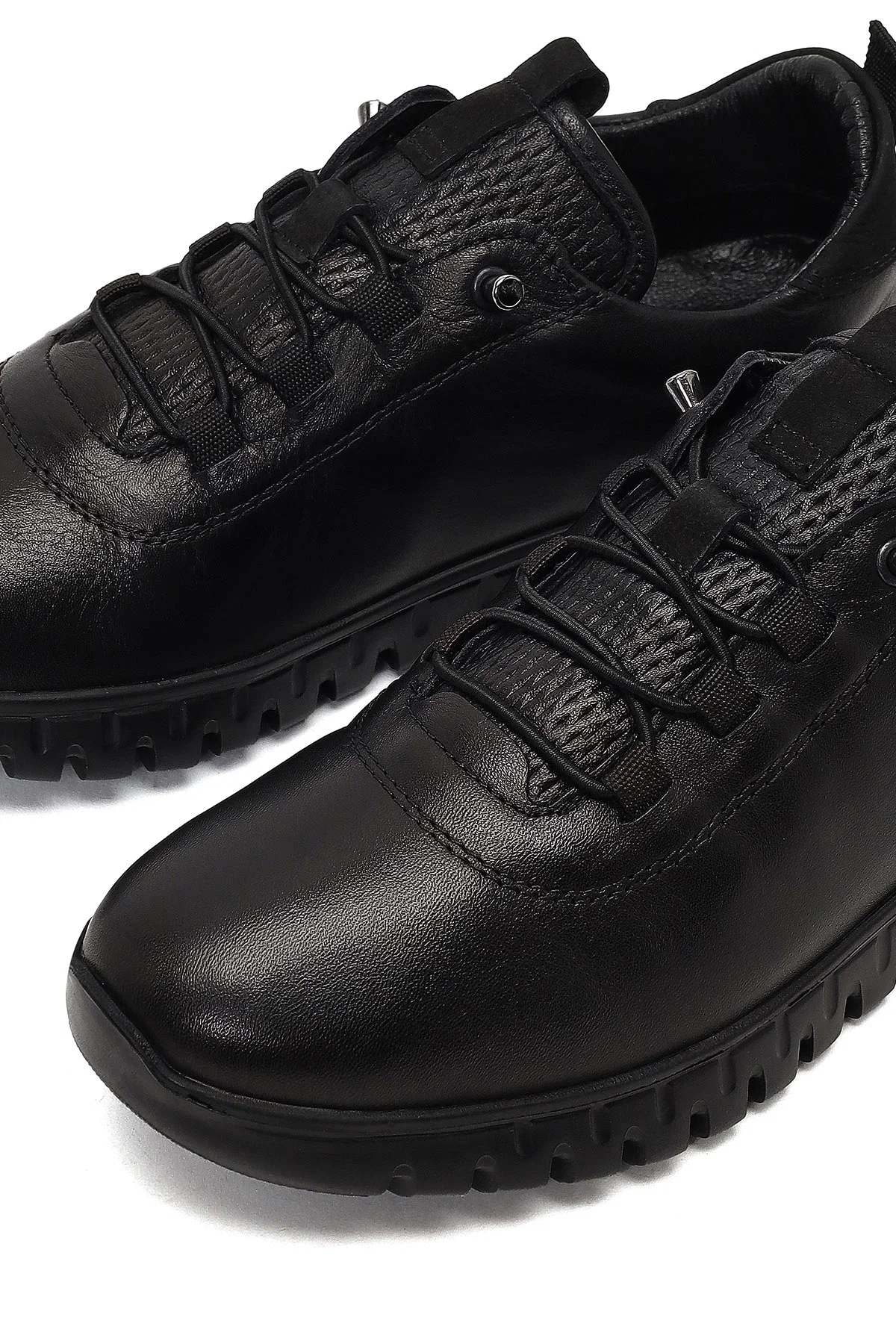 Kadın Siyah Bağcıklı Kalın Tabanlı Deri Sneaker - Image 10
