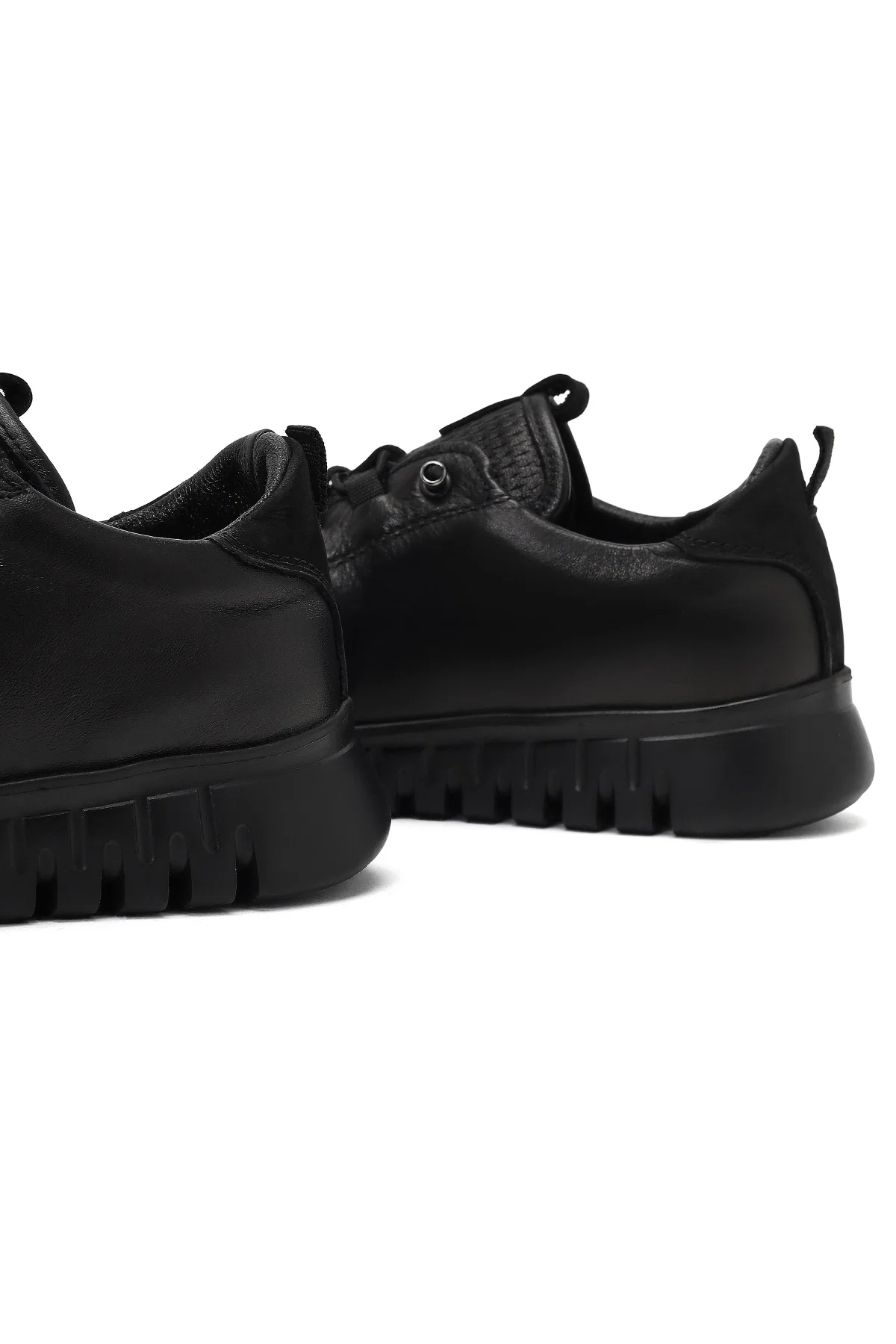 Kadın Siyah Bağcıklı Kalın Tabanlı Deri Sneaker - Image 11