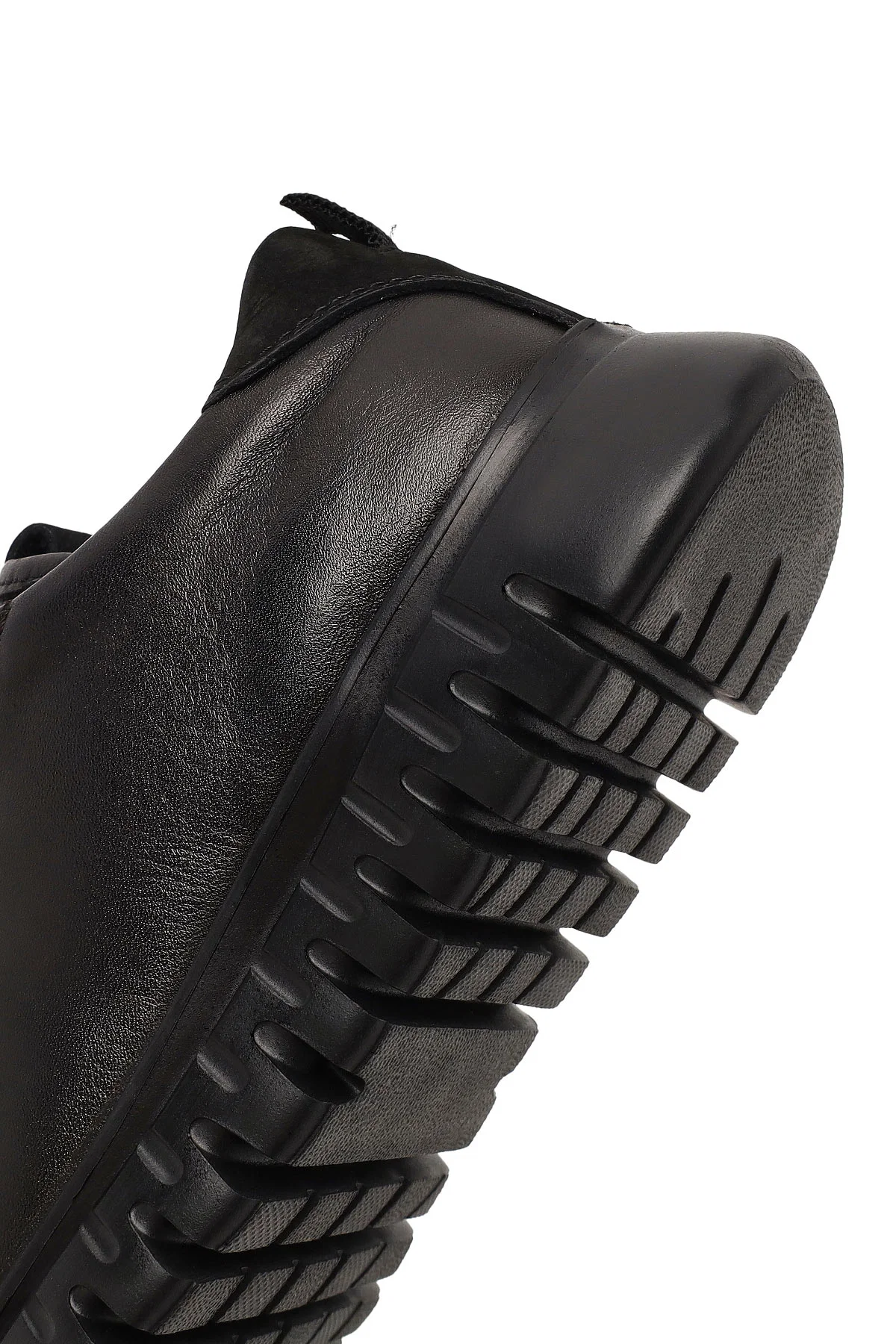Kadın Siyah Bağcıklı Kalın Tabanlı Deri Sneaker - Image 8