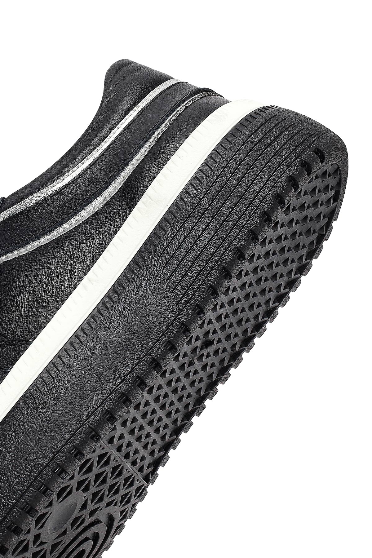 Kadın Siyah Bağcıklı Kalın Tabanlı Deri Sneaker - Image 8