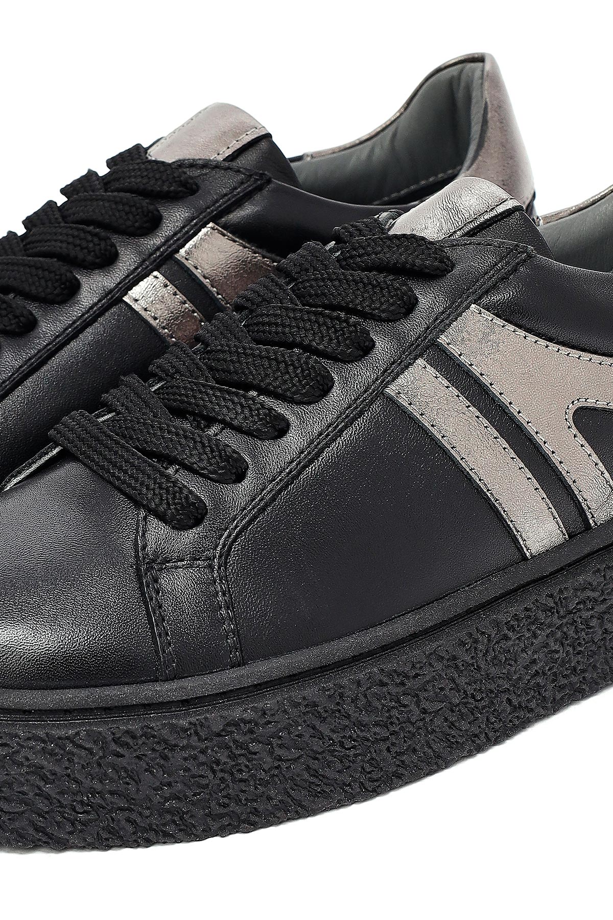 Kadın Siyah Bağcıklı Kalın Tabanlı Deri Sneaker - Image 11