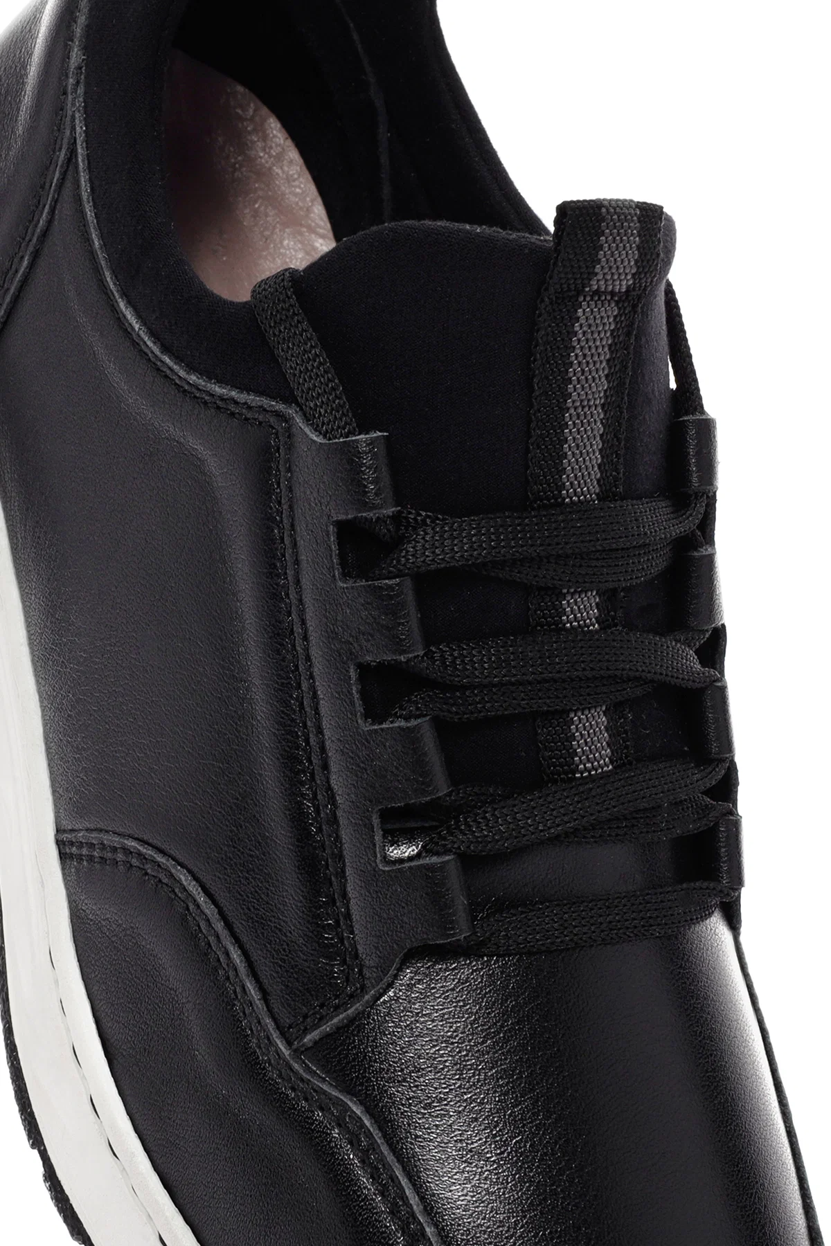 Kadın Siyah Bağcıklı Kalın Tabanlı Deri Sneaker - Image 10