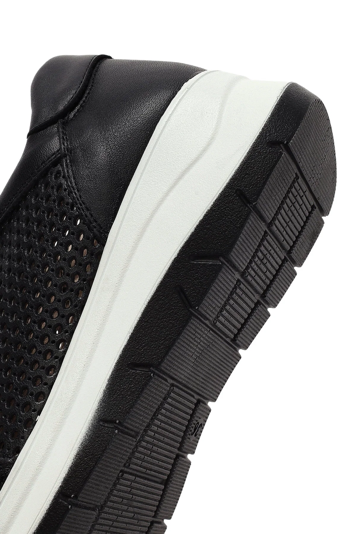 Kadın Siyah Bağcıklı Kalın Tabanlı Deri Sneaker - Image 8