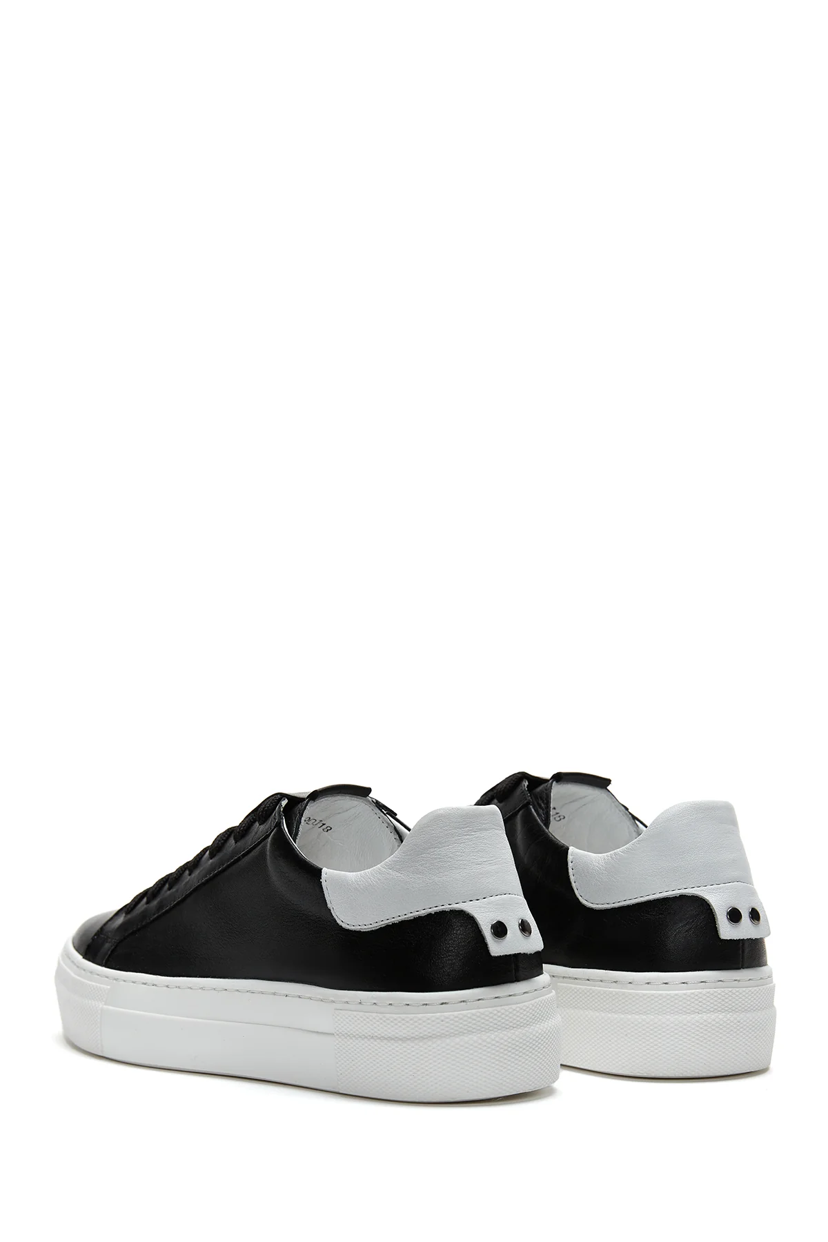 Kadın Siyah Bağcıklı Kalın Tabanlı Deri Sneaker - Image 6